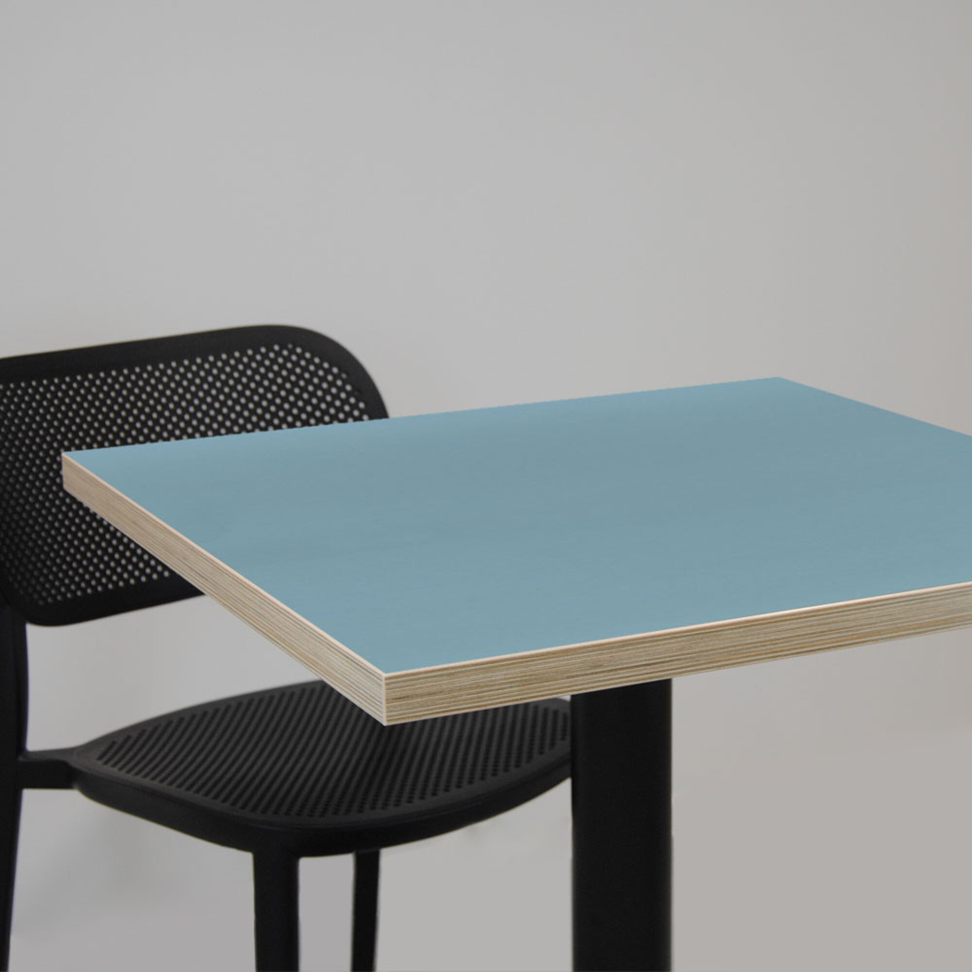 Mange-debout 60x60cm - modèle Bazila bleu cèdre chants bois