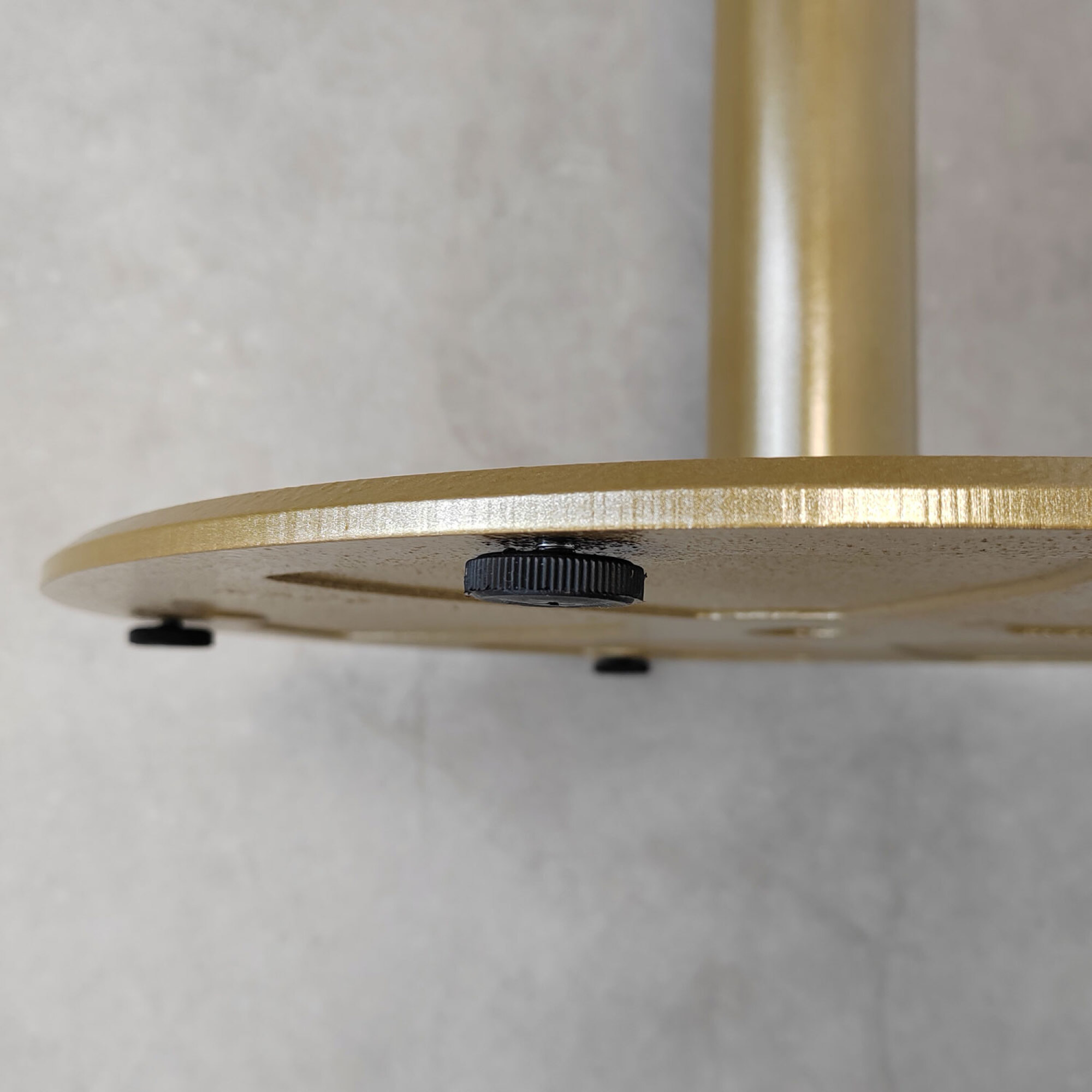 Piétement pour mange-debout modèle Rome doré métal