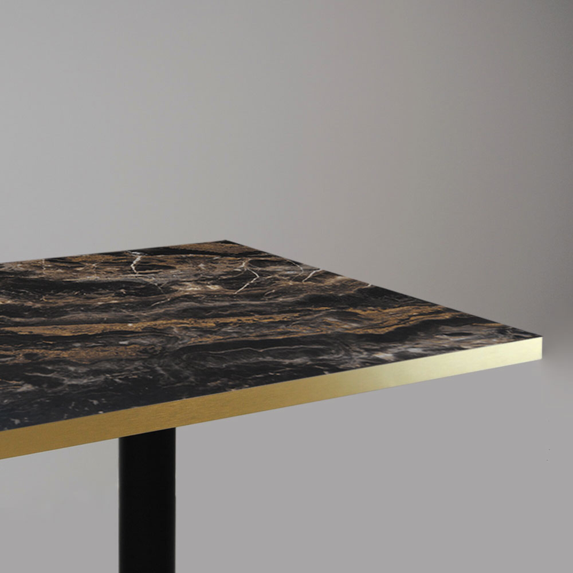 Plateau 70x70 decor marbre capuccino chants laiton