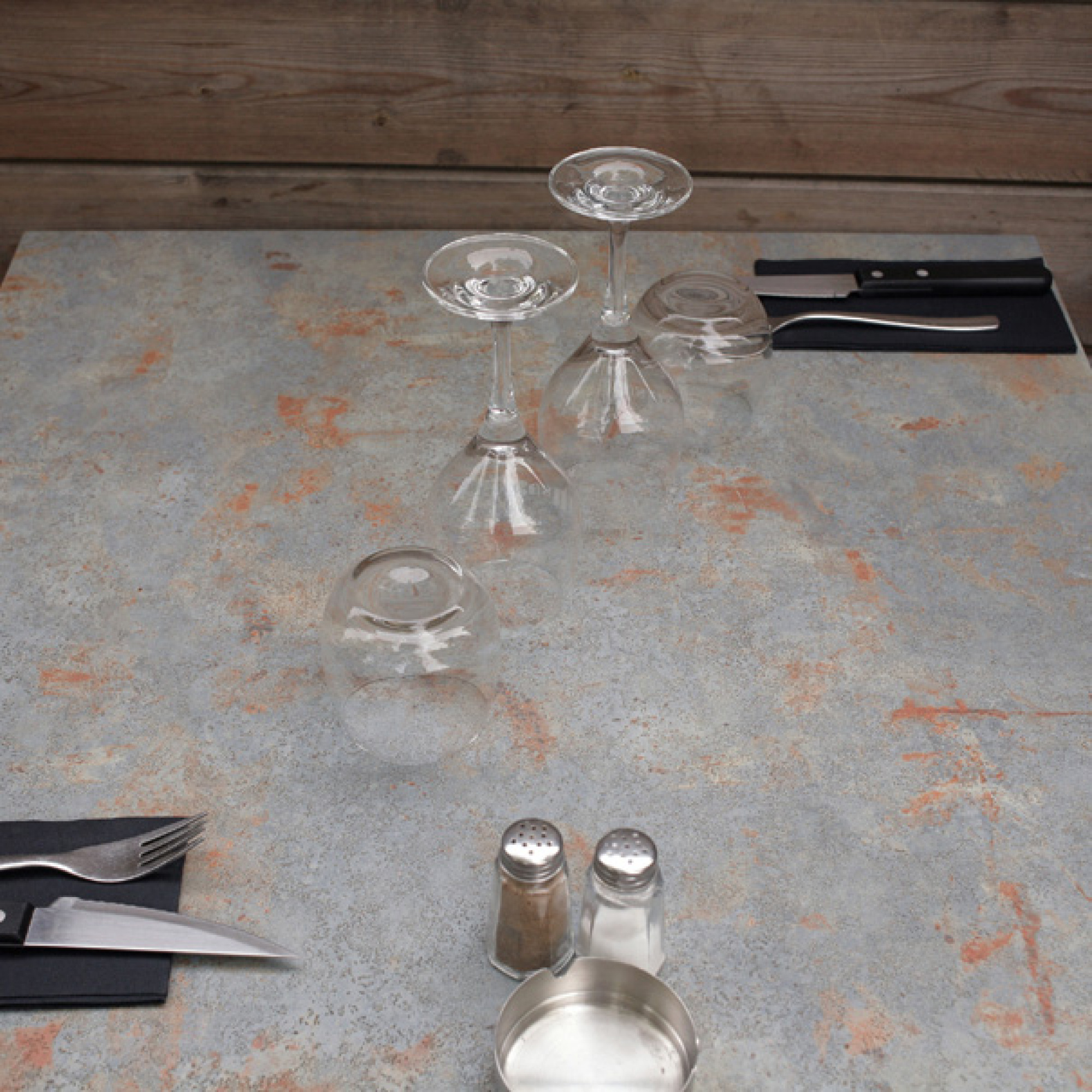 Table 120x70cm - modèle Bazila gris rouille