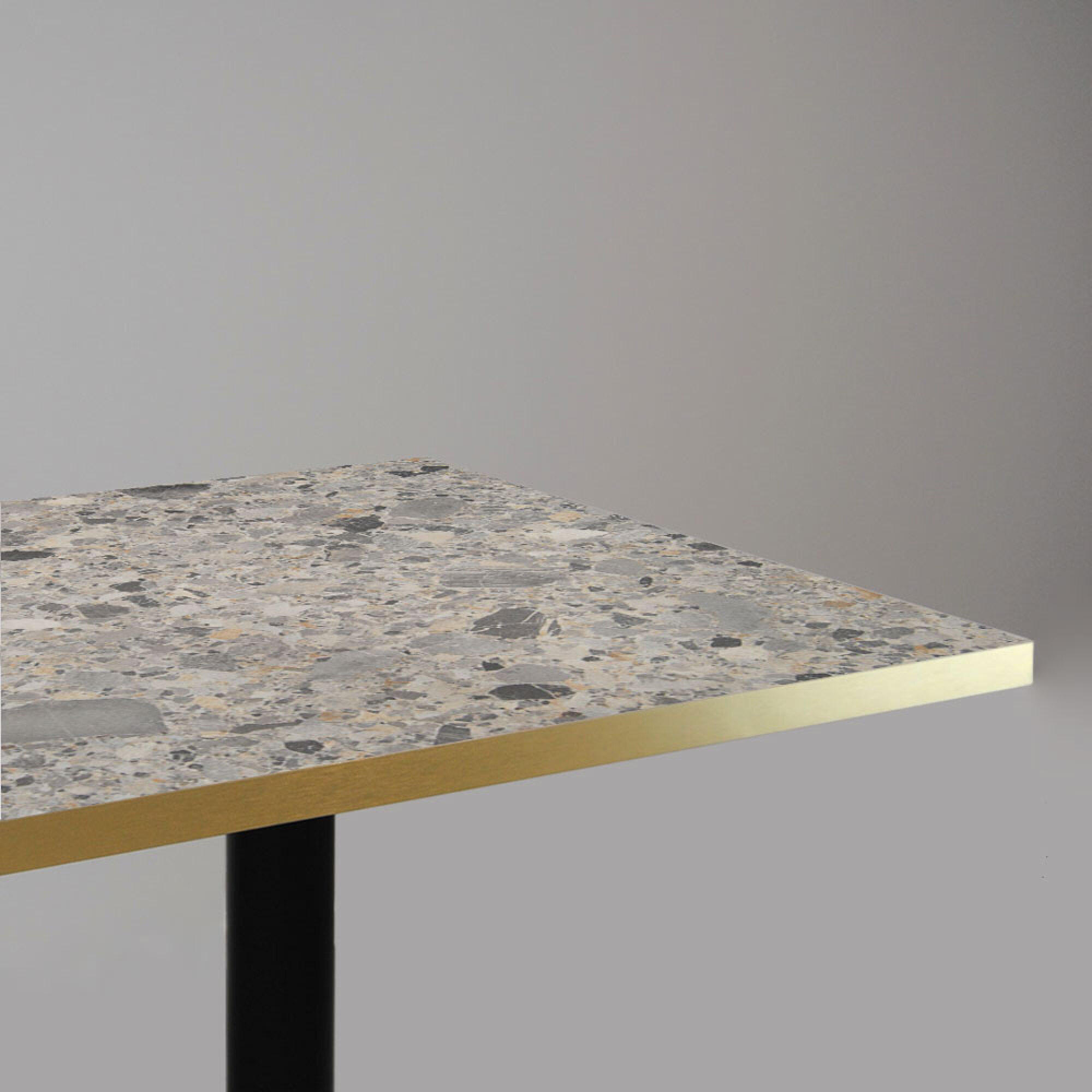 Table 120x70cm - modèle Round terrazzo cepp chants laiton