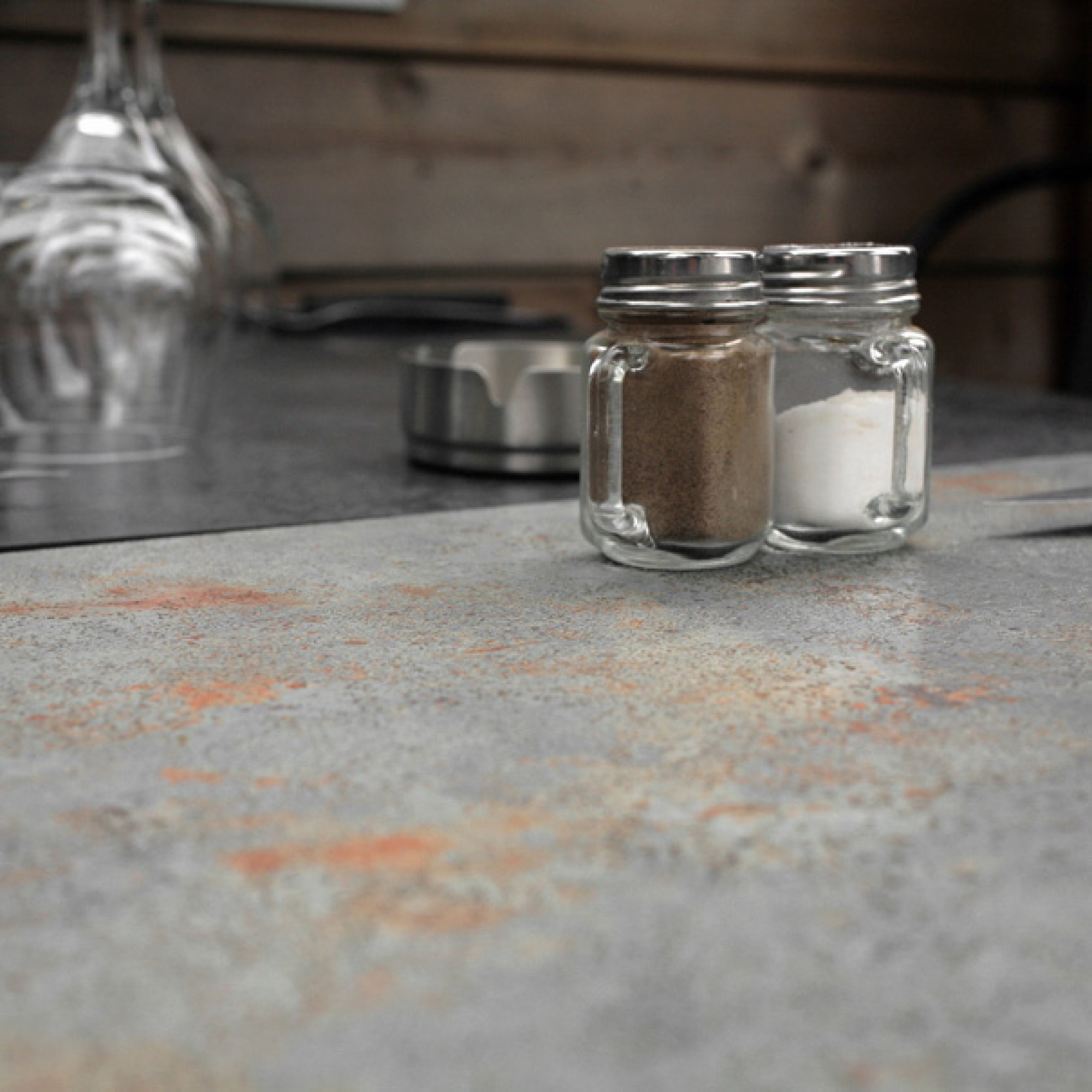 Table 160x80cm - modèle Bazila gris rouille