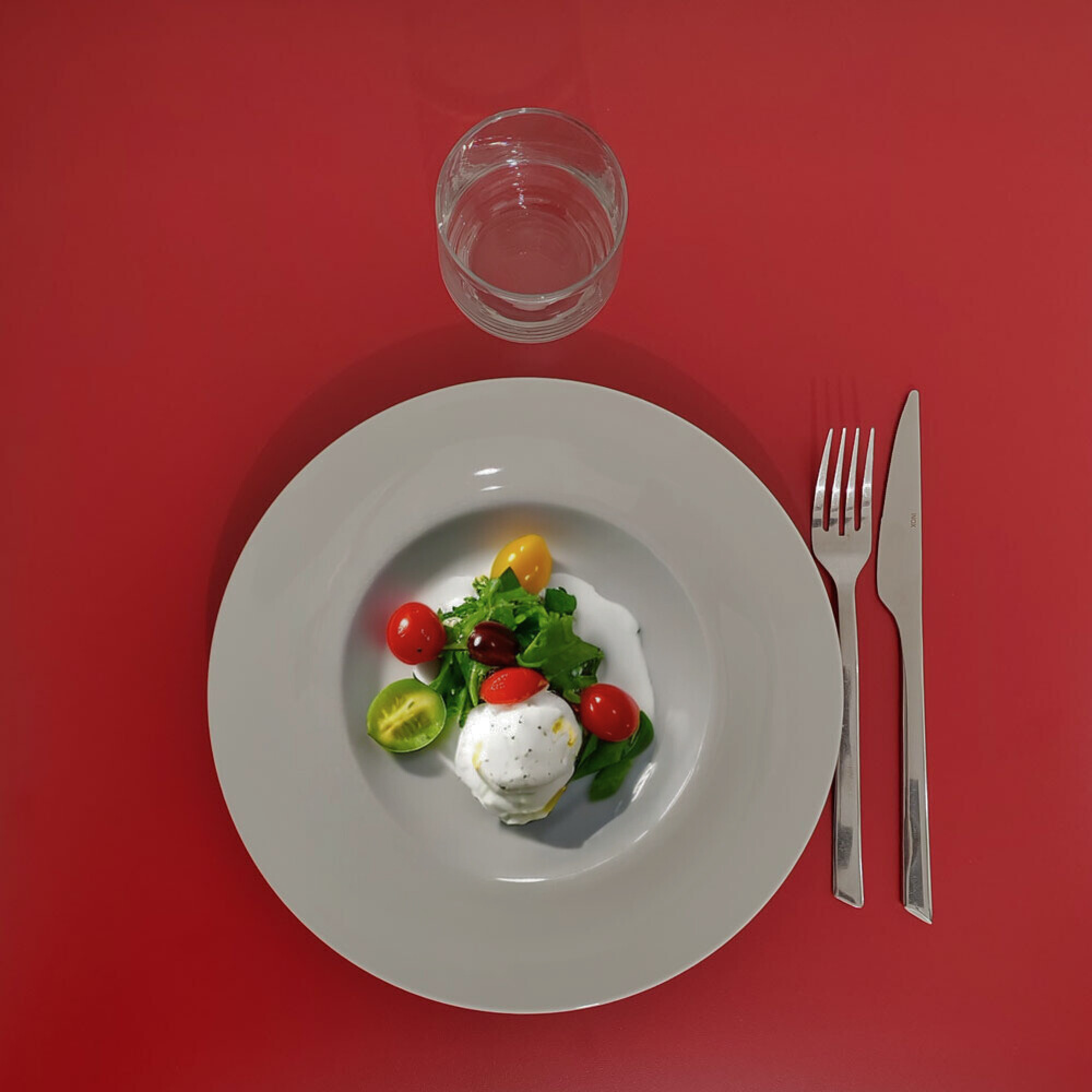 Table 70x70cm - modèle Bazila rouge