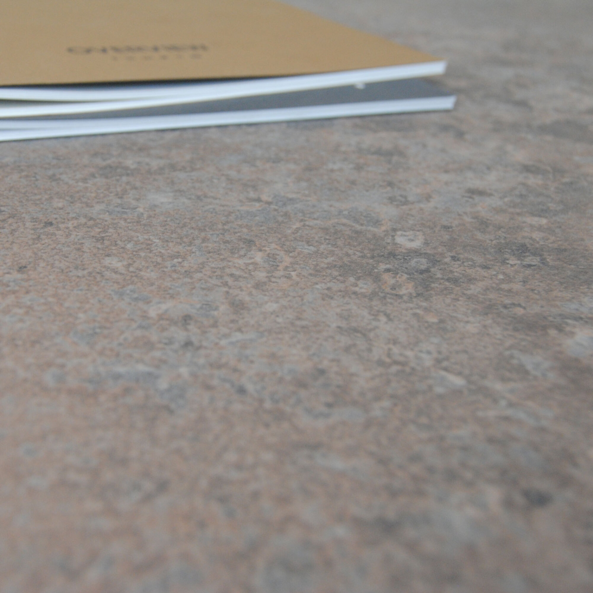 Table 70x70cm - modèle Dina caldeira