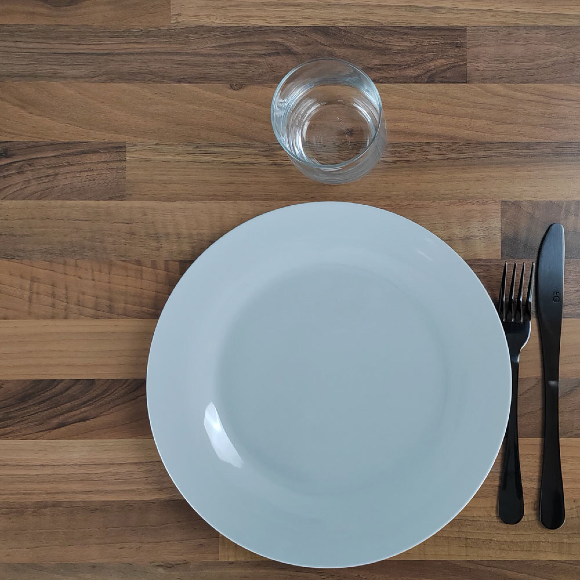 Table 70x70cm - modèle Milan T noyer lamellé