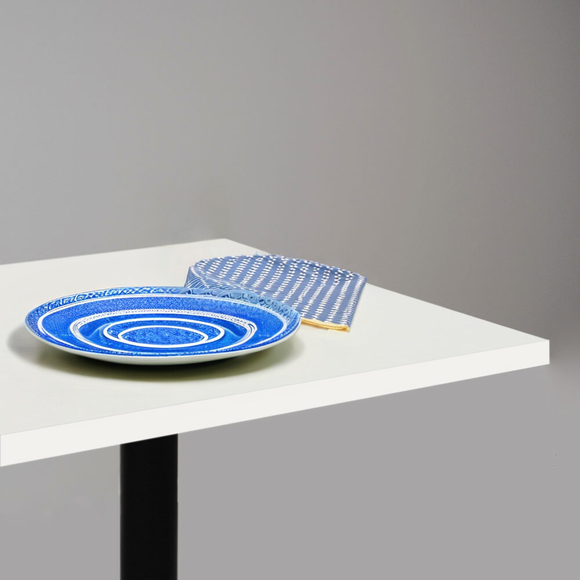 Table 70x70cm - modèle Rome blanc uni
