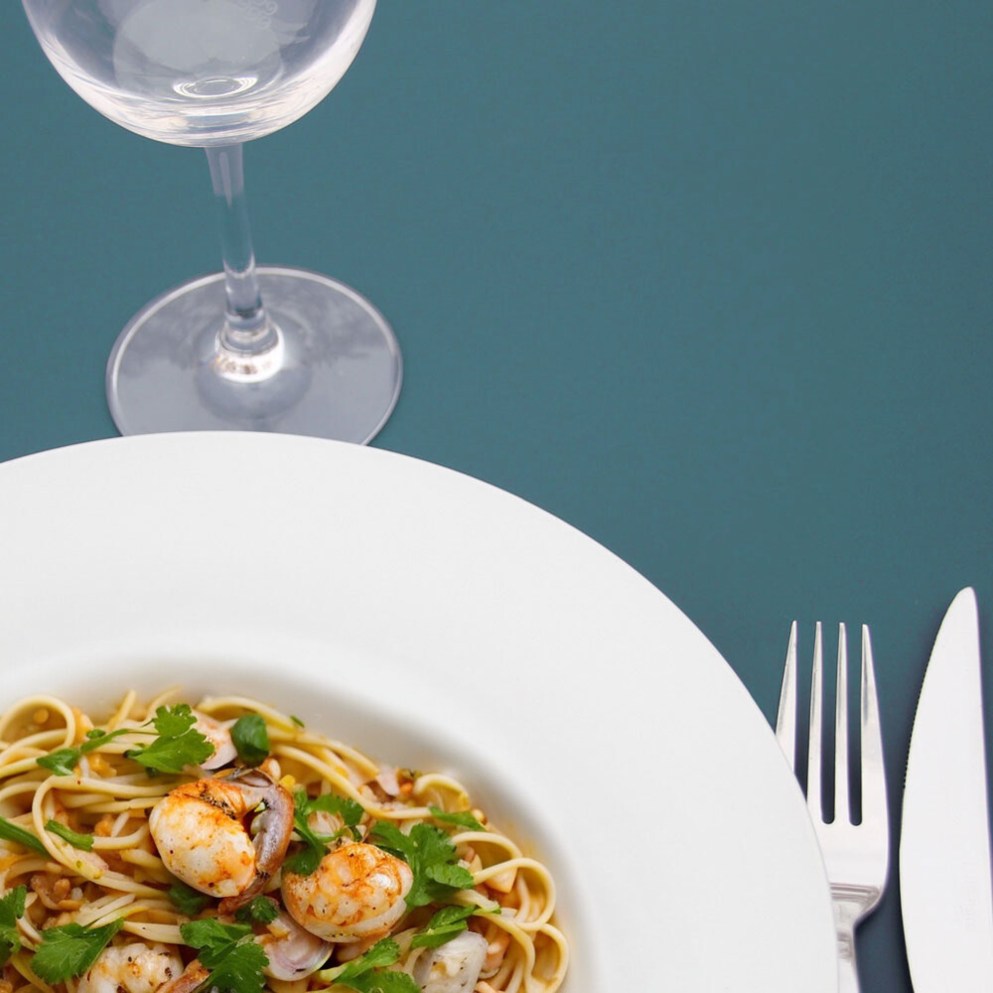 Table 70x70cm - modèle Rome bleu avec chants bois