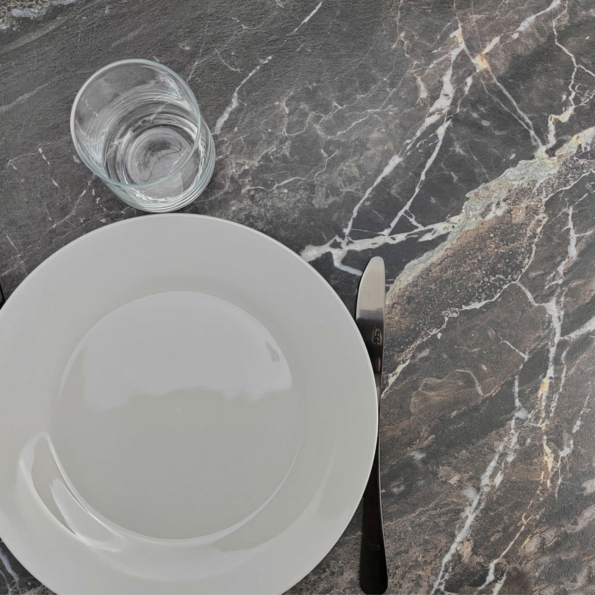 Table 90x90cm - modèle Bazila marbre royal