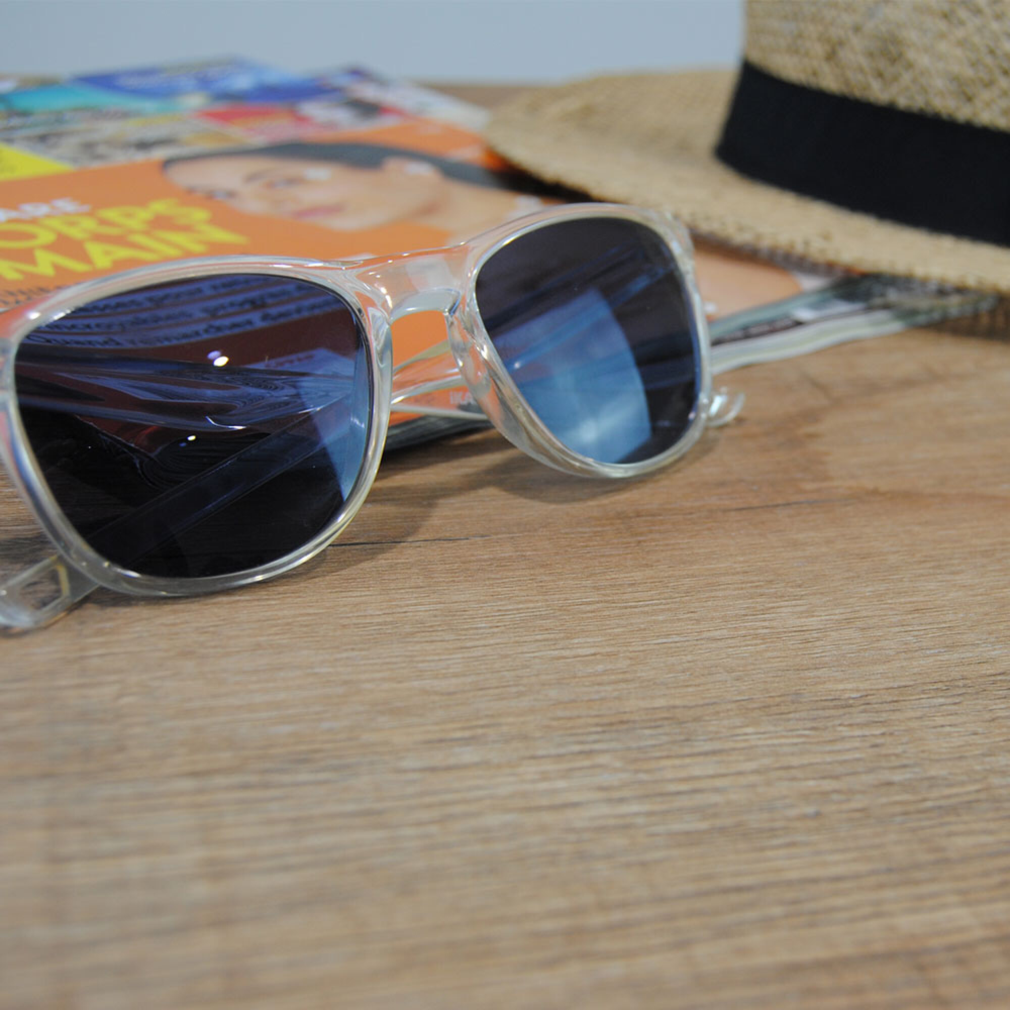 Table 90x90cm - modèle Bazila tanin clair