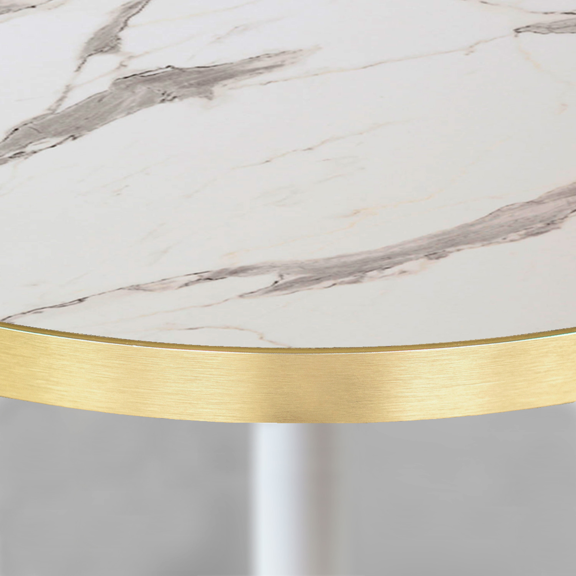 Table Ø70cm - modèle Round blanc marbre blanc chants laiton