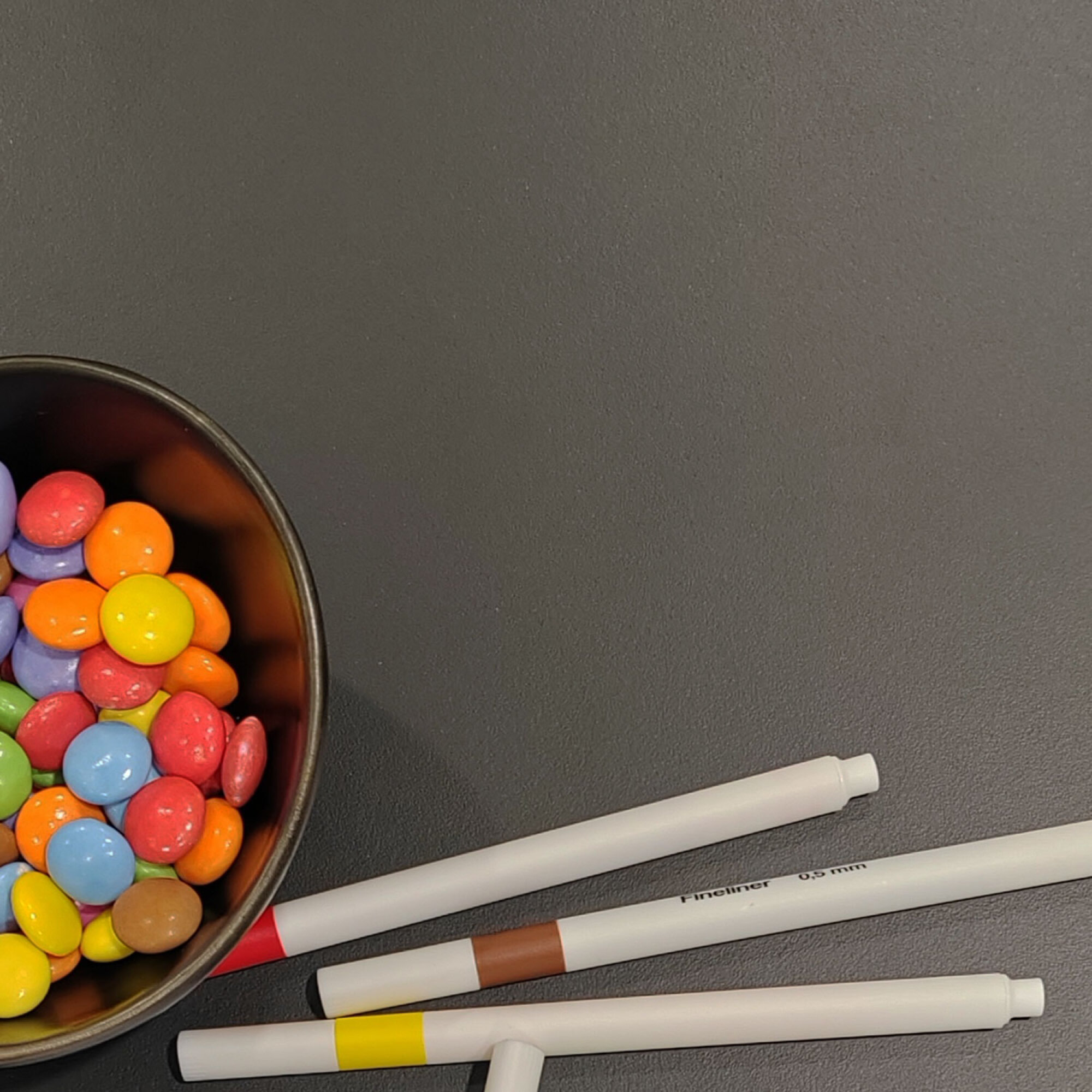 Table Ø70cm - modèle Round noir chants bois