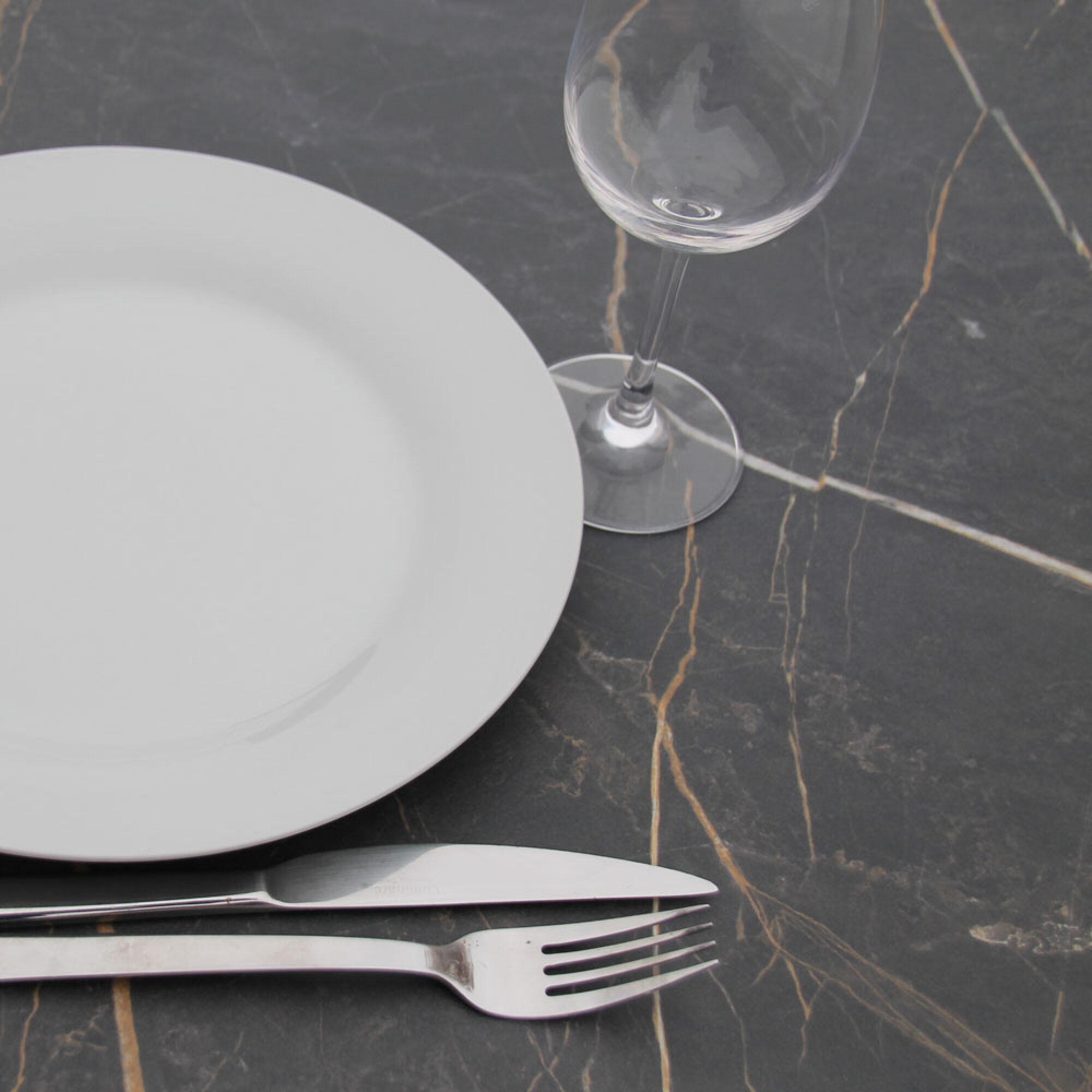 Table Ø70cm - modèle Round pied blanc marbre tamas