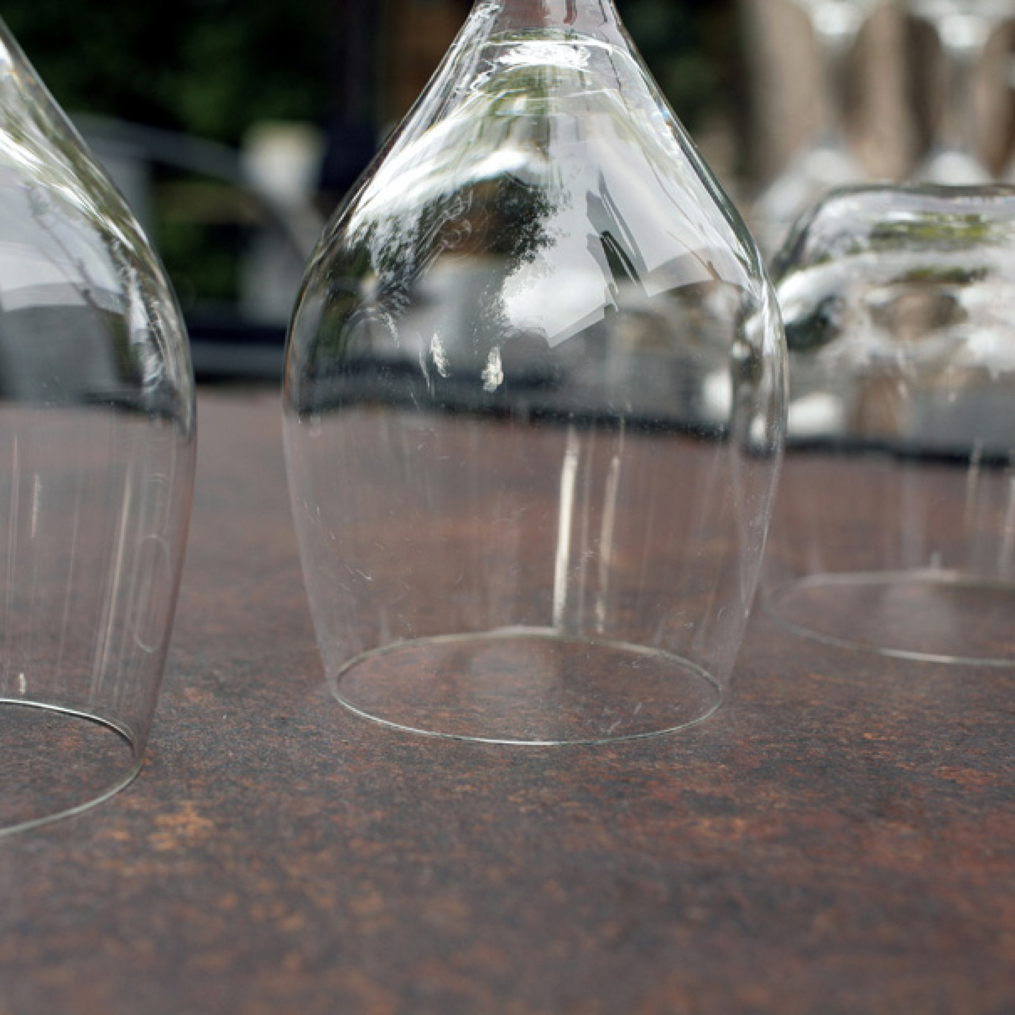 Table ronde Ø110cm - modèle Bazila rouille roc