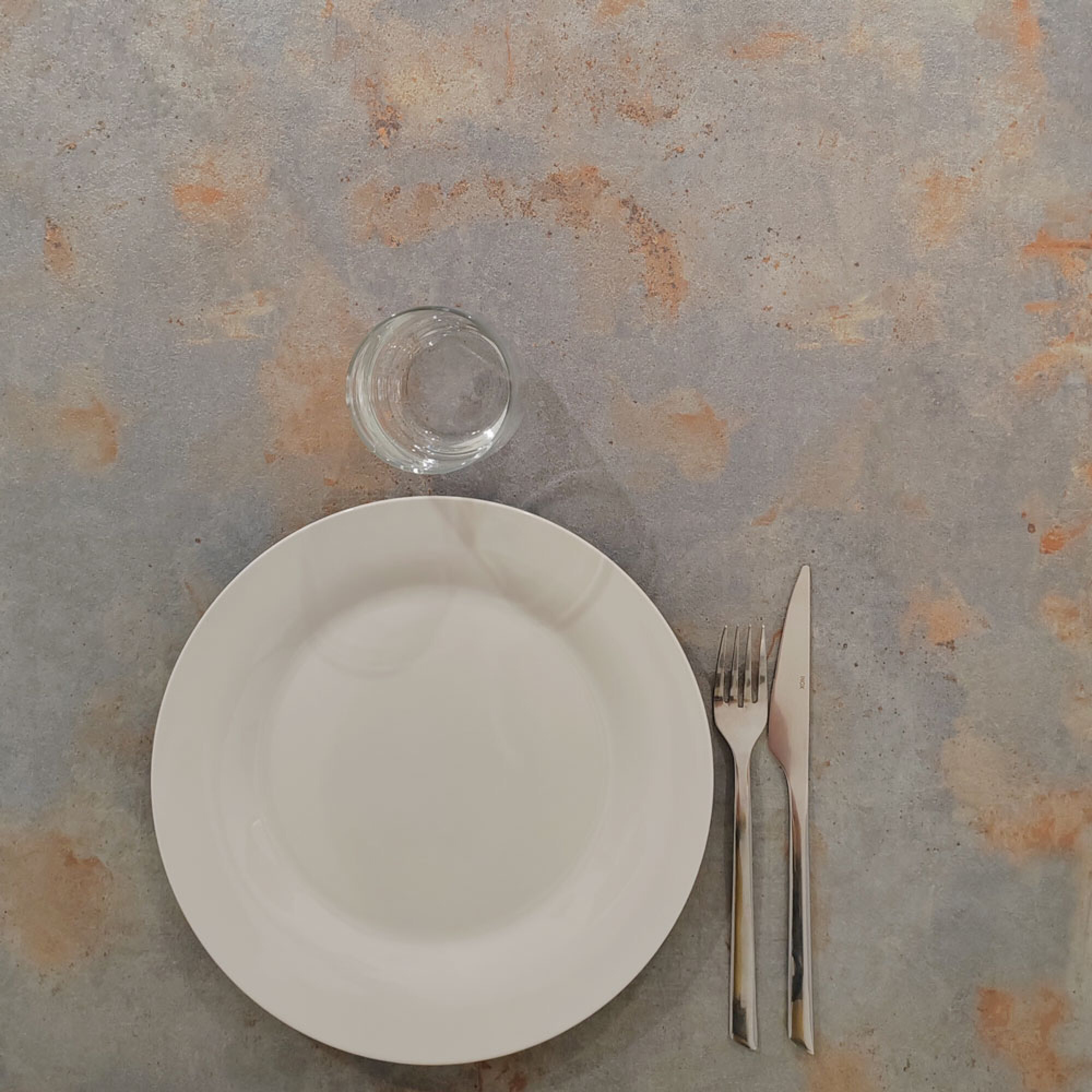 Table ronde Ø80cm - modèle Bazila gris rouille