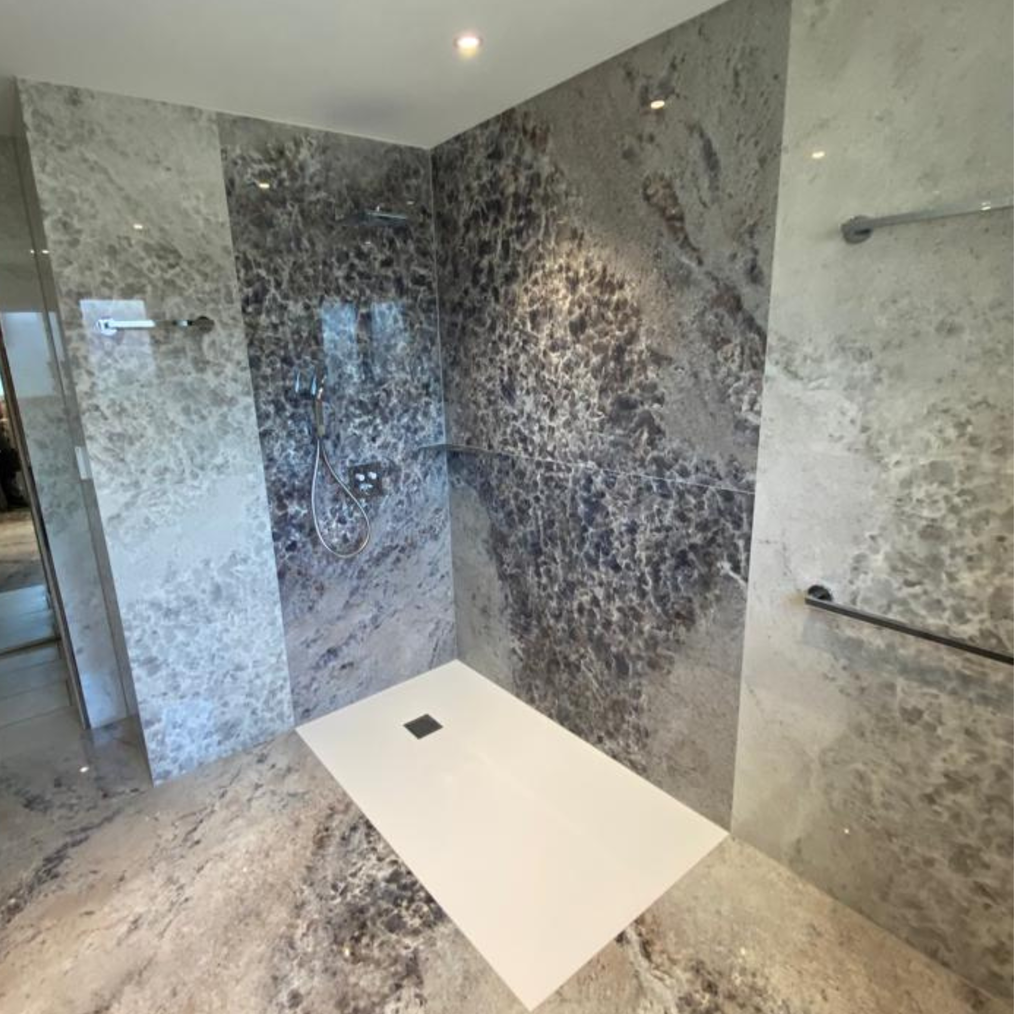 Pose de carrelage salle de bain