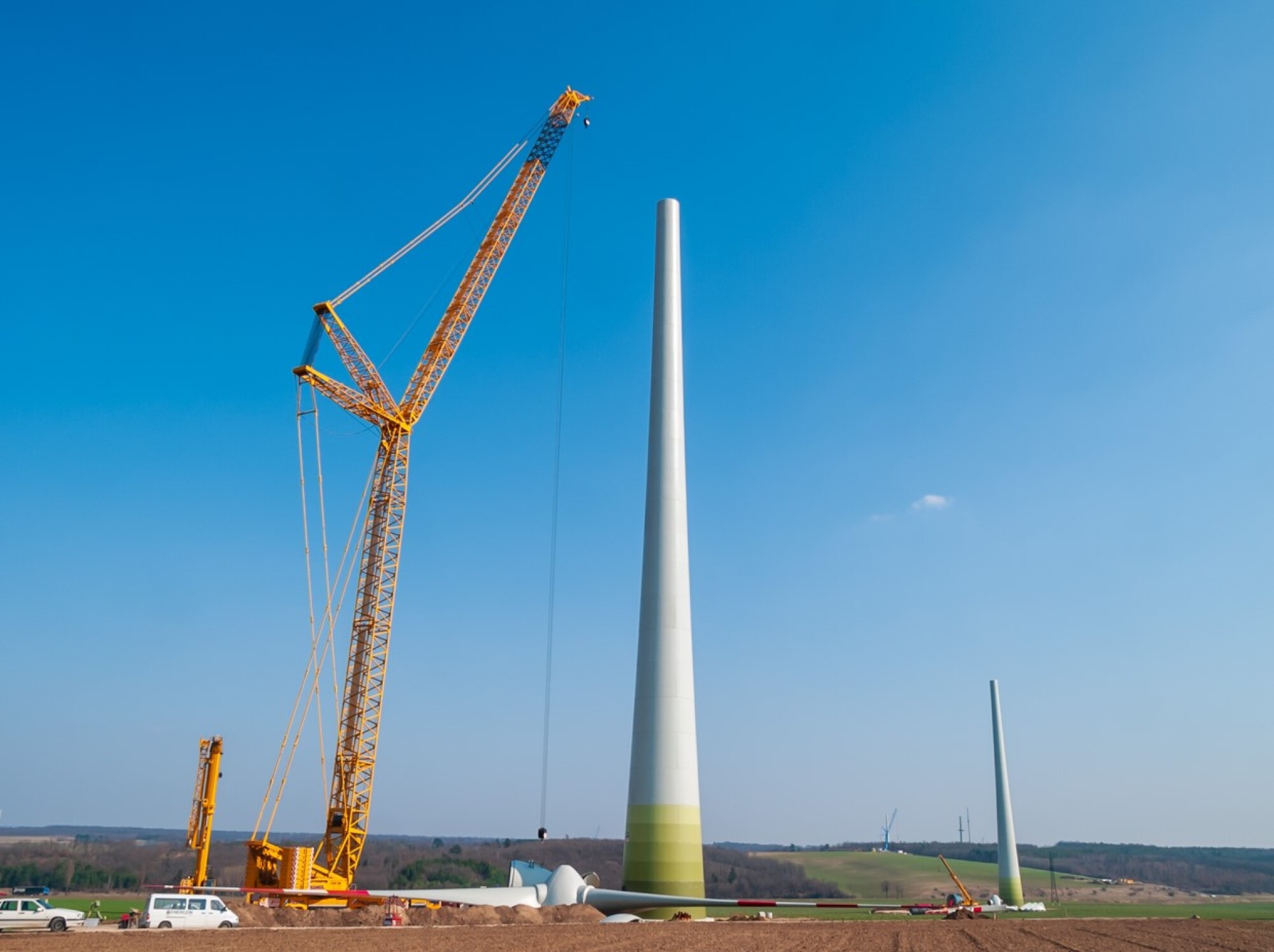 Grue à flèche relevable