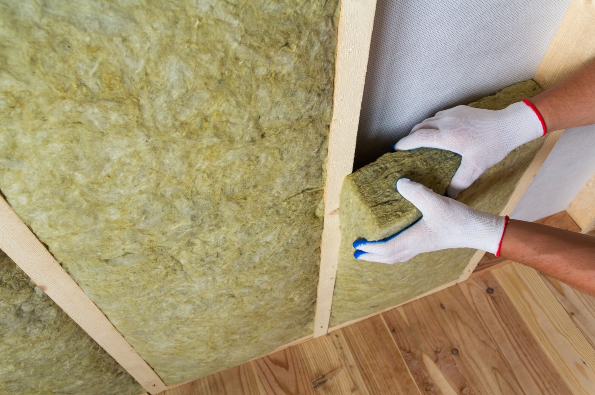 Isolation extérieure en laine de roche sous bardage