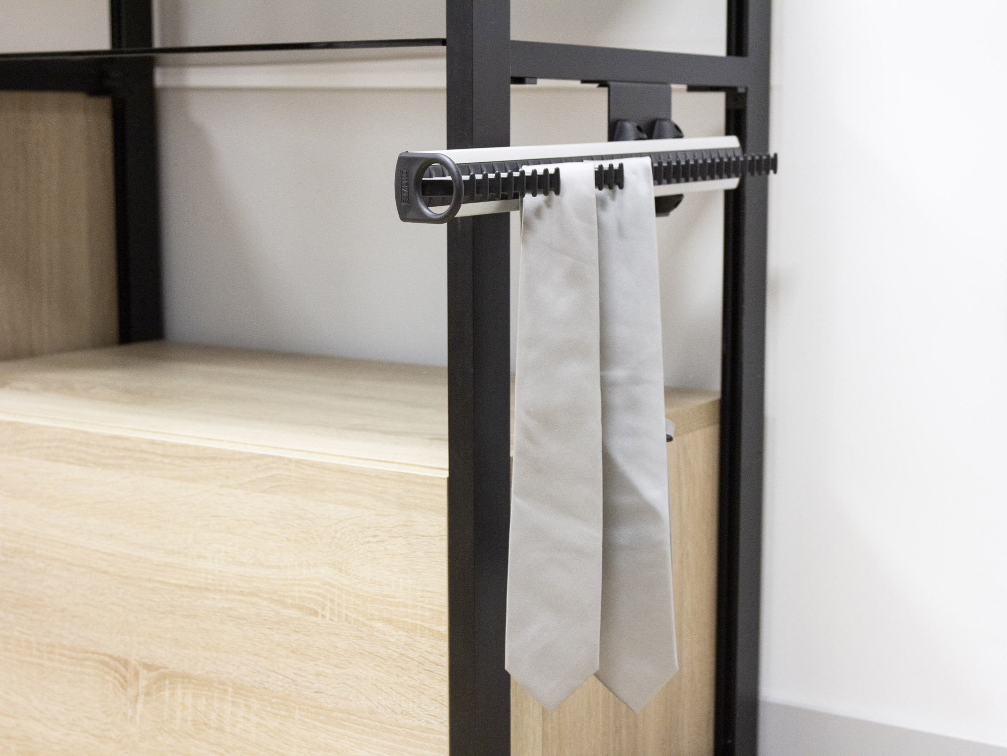 Porte 32 cravates coulissant