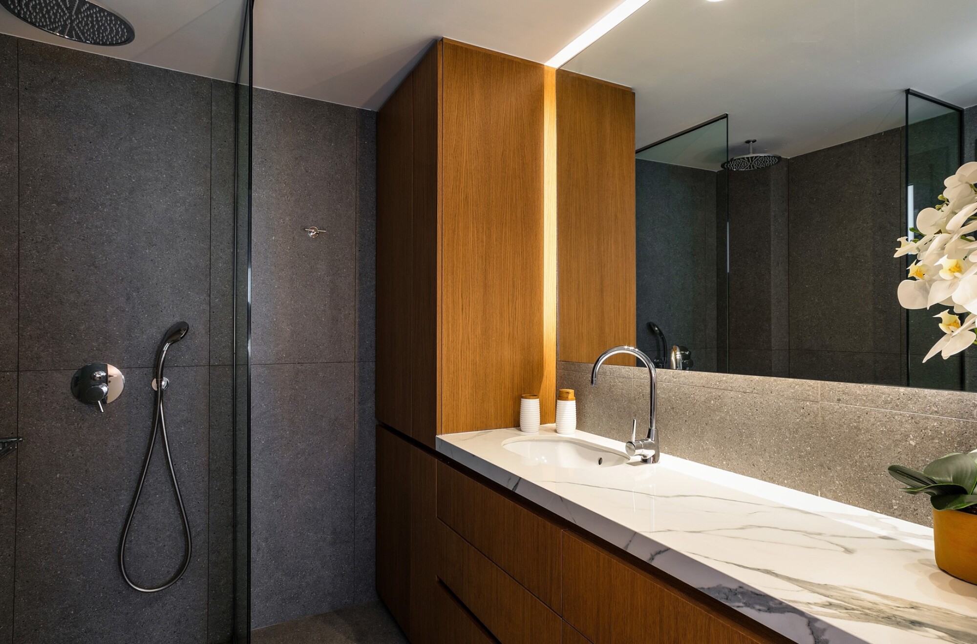 Fourniture et pose d'armoire de salle de bain Keuco