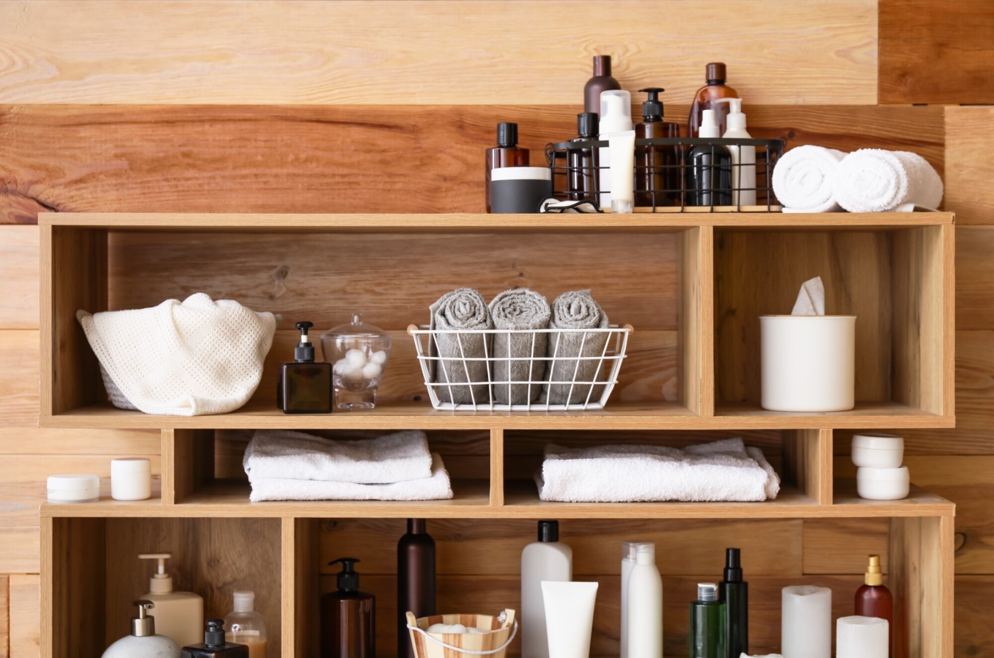 Installation de meuble en bois massif