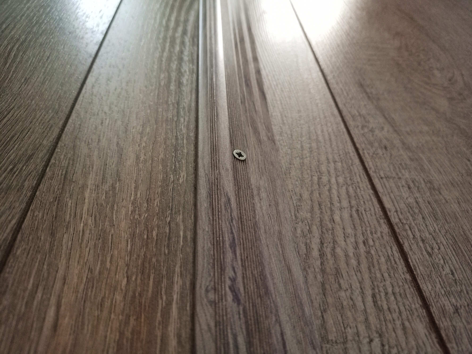 Installation de parquet à petits joints