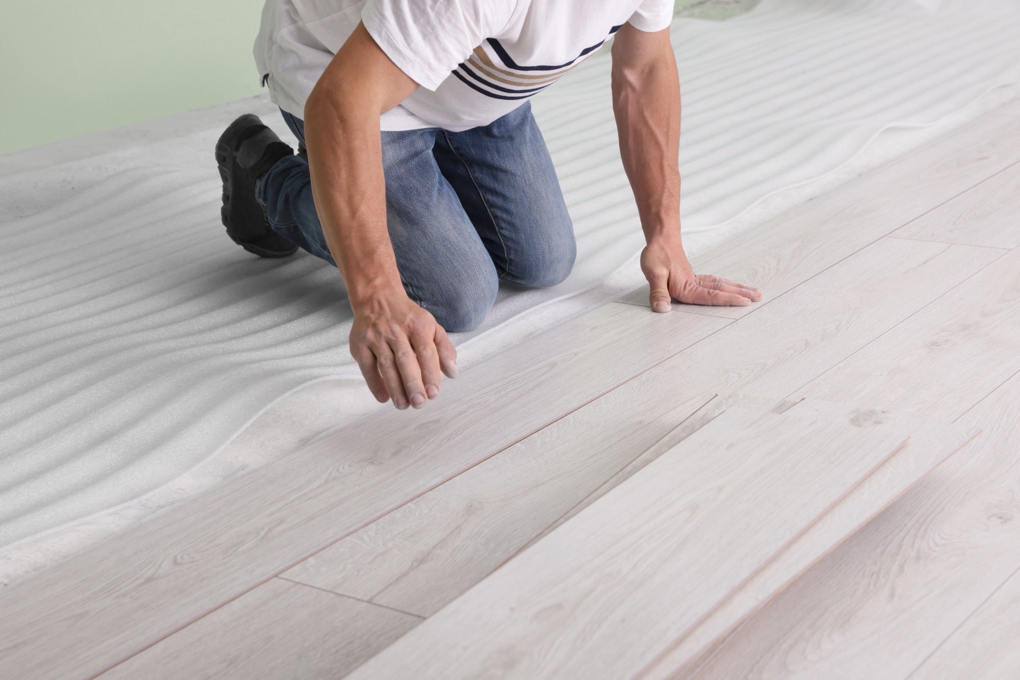 Pose de sol stratifié haute densité