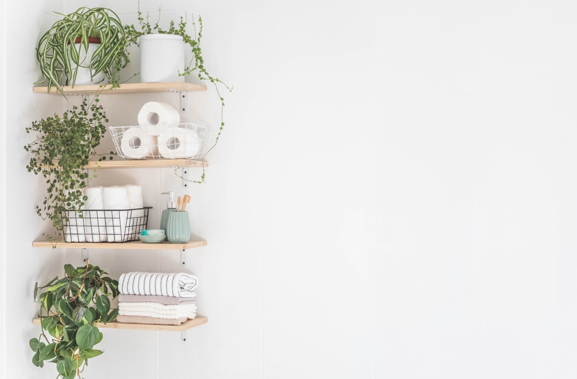 Pose d'étagères murales