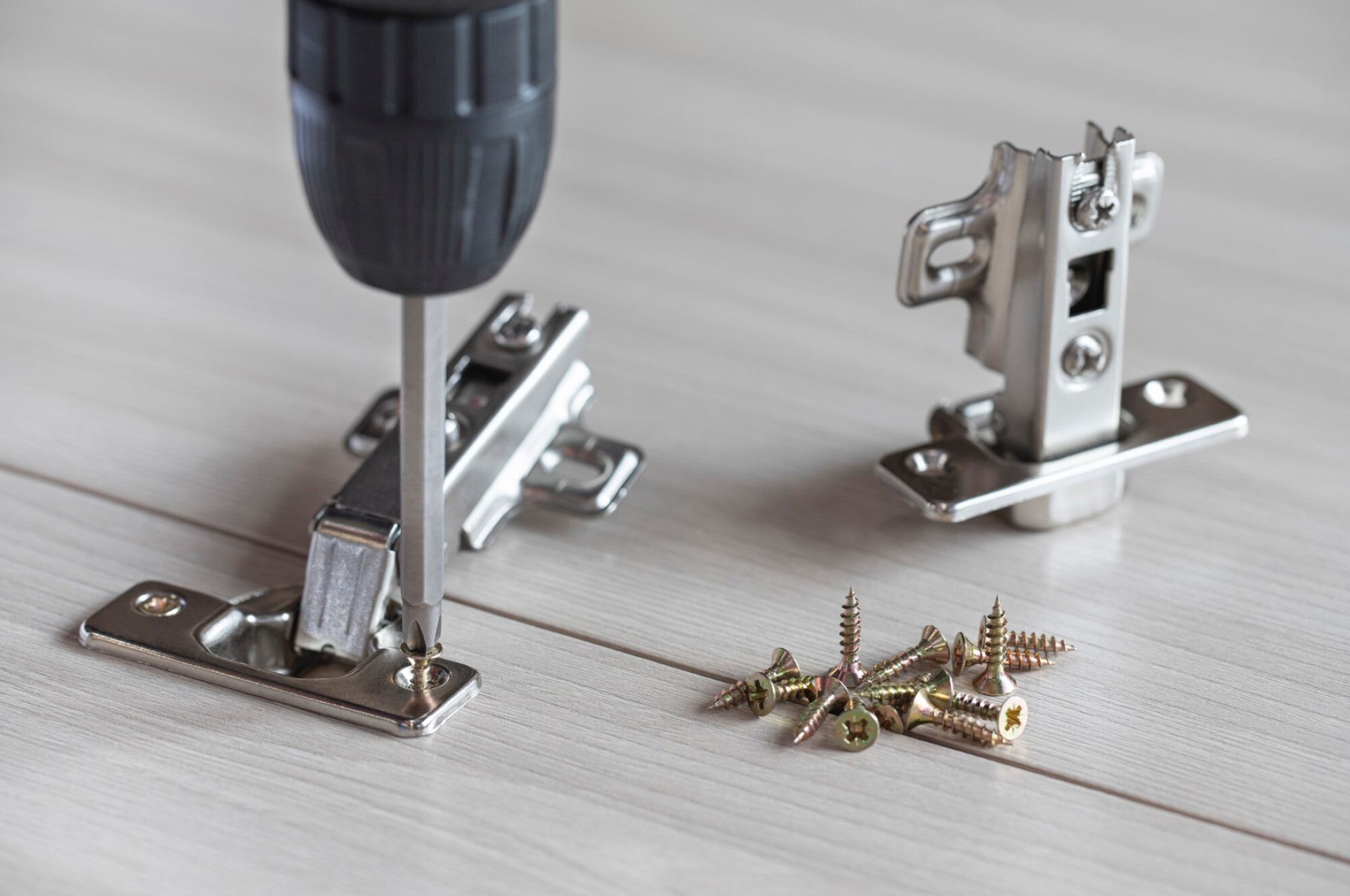 Remplacement de charnières de meuble