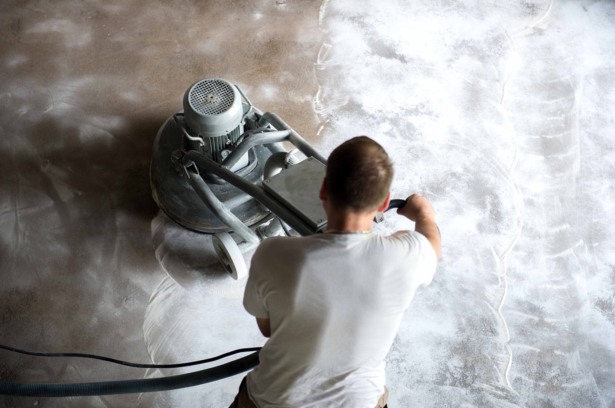 Réparation béton ciré usé