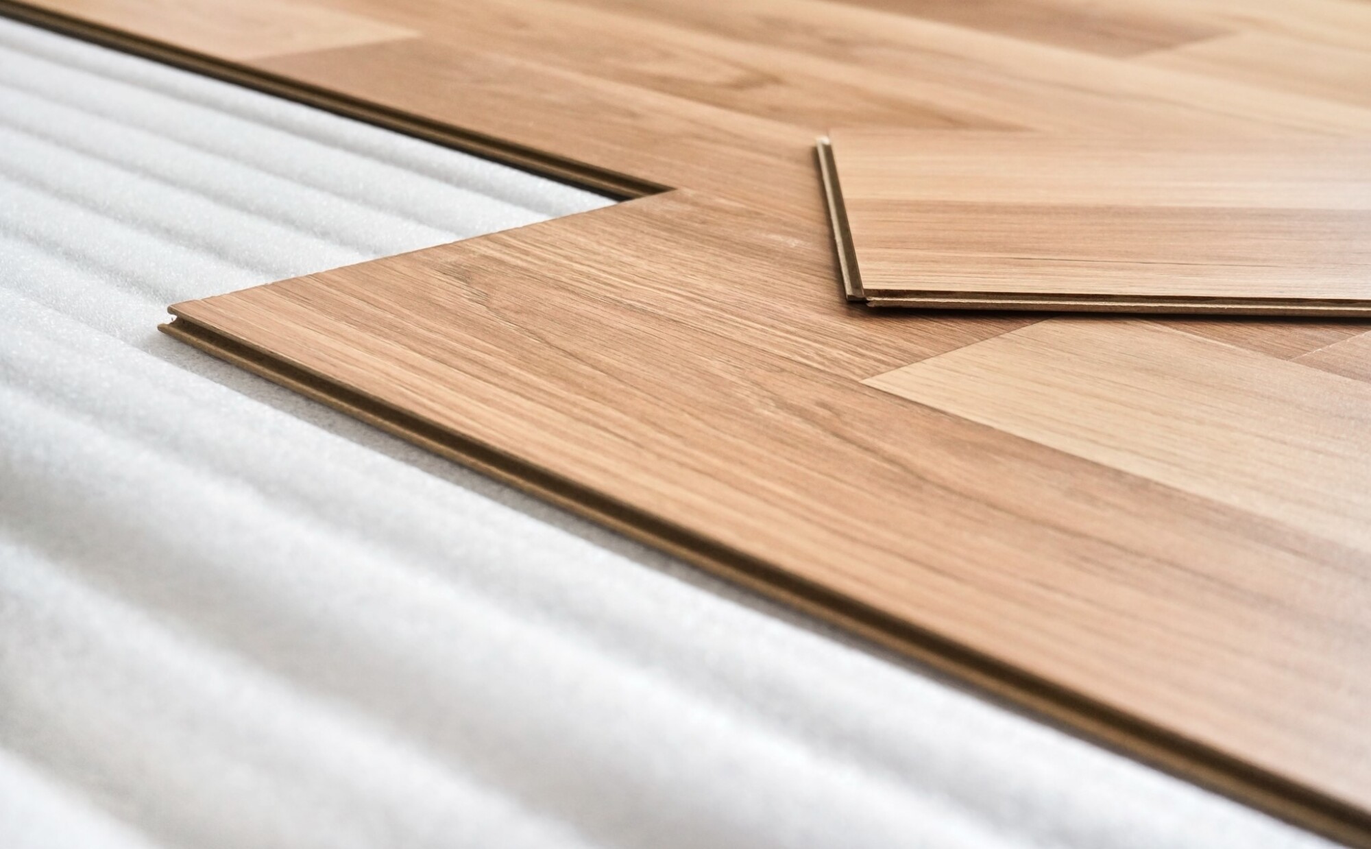 Pose de carrelage imitation parquet