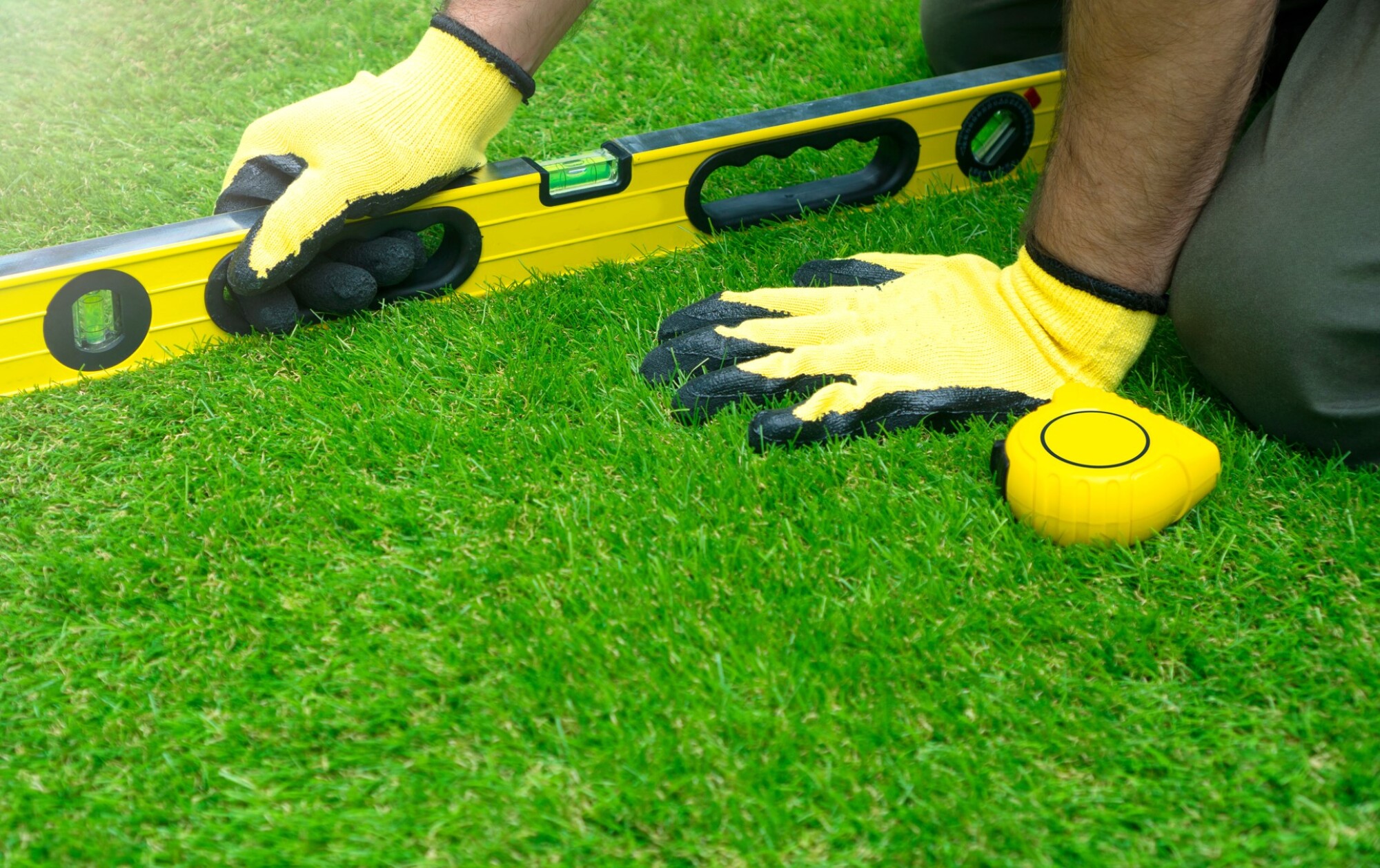 Pose de gazon synthétique