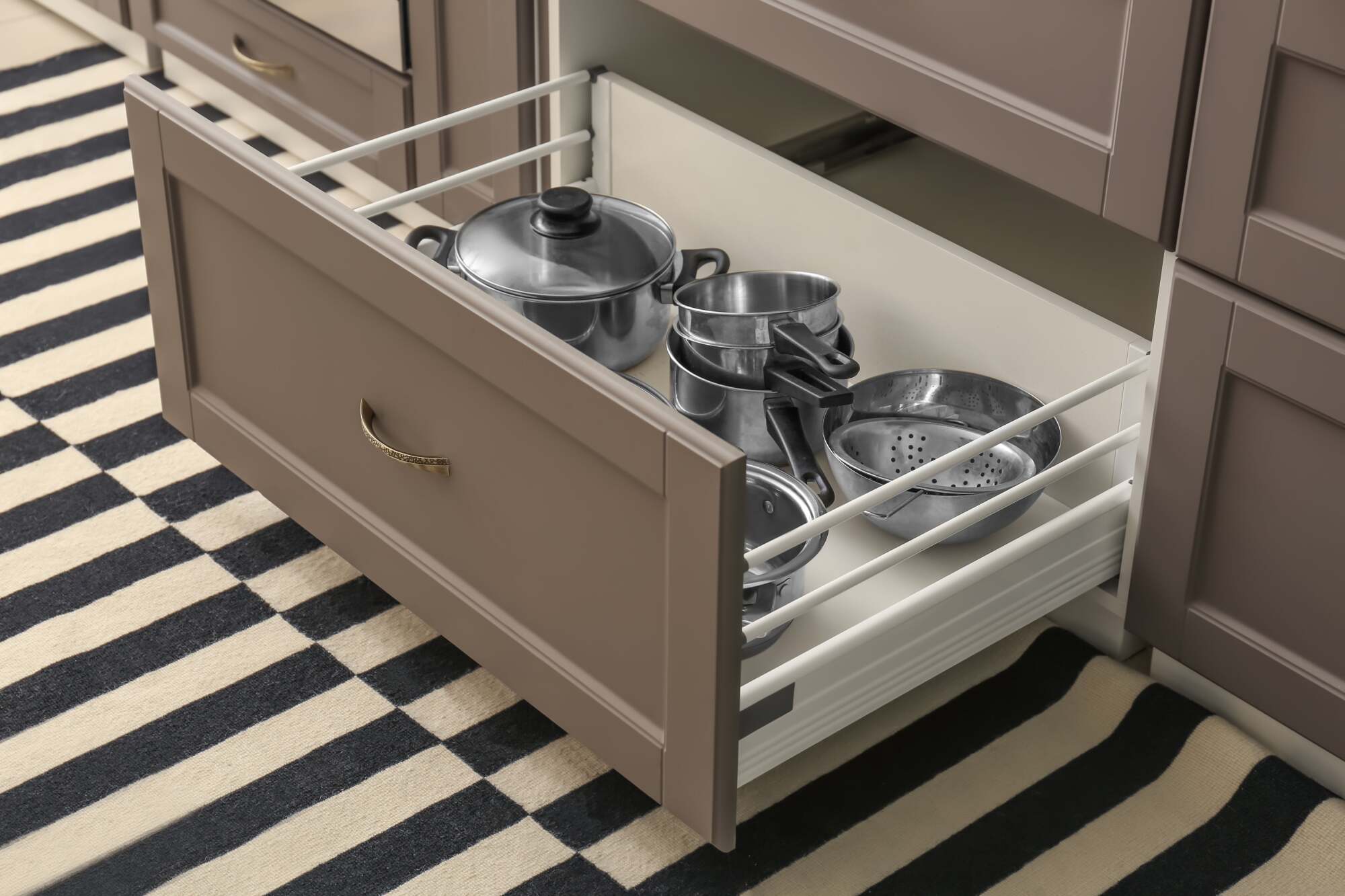 Installation de casserolier de cuisine