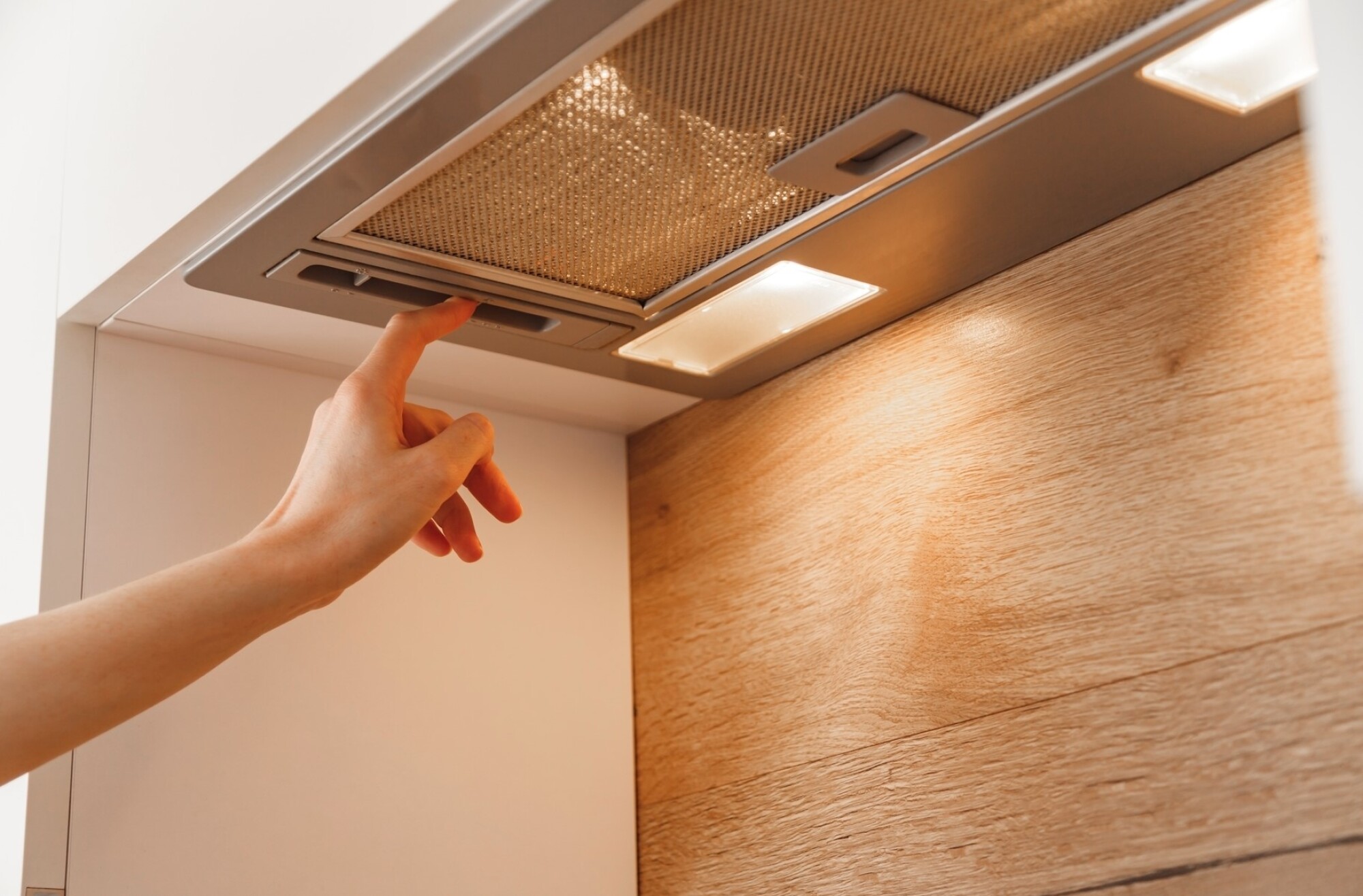 Installation de hotte encastrée