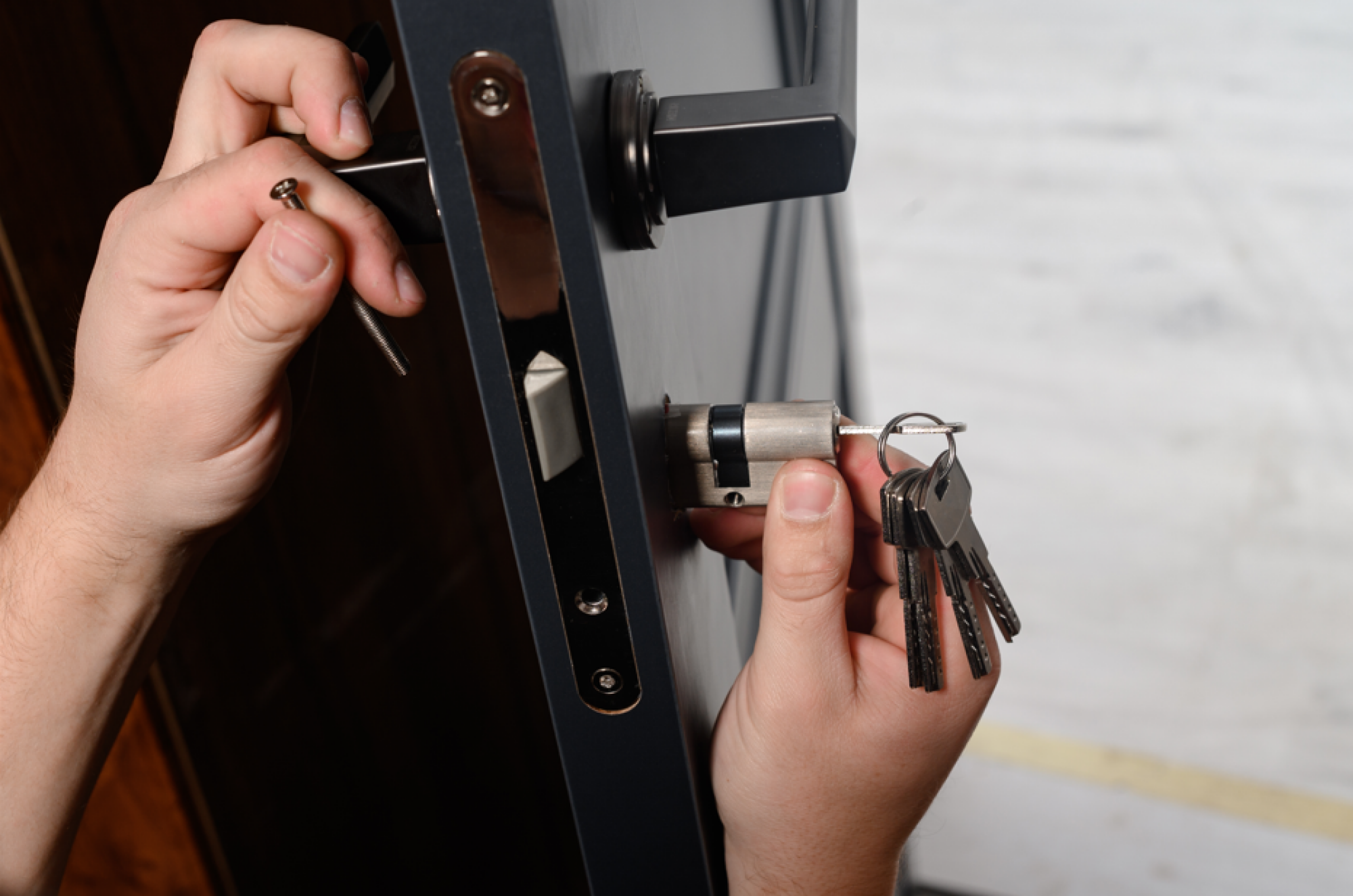 Installation de pêne de serrure