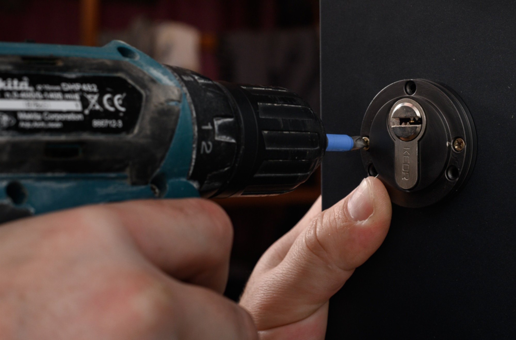 Installation de serrure électrique