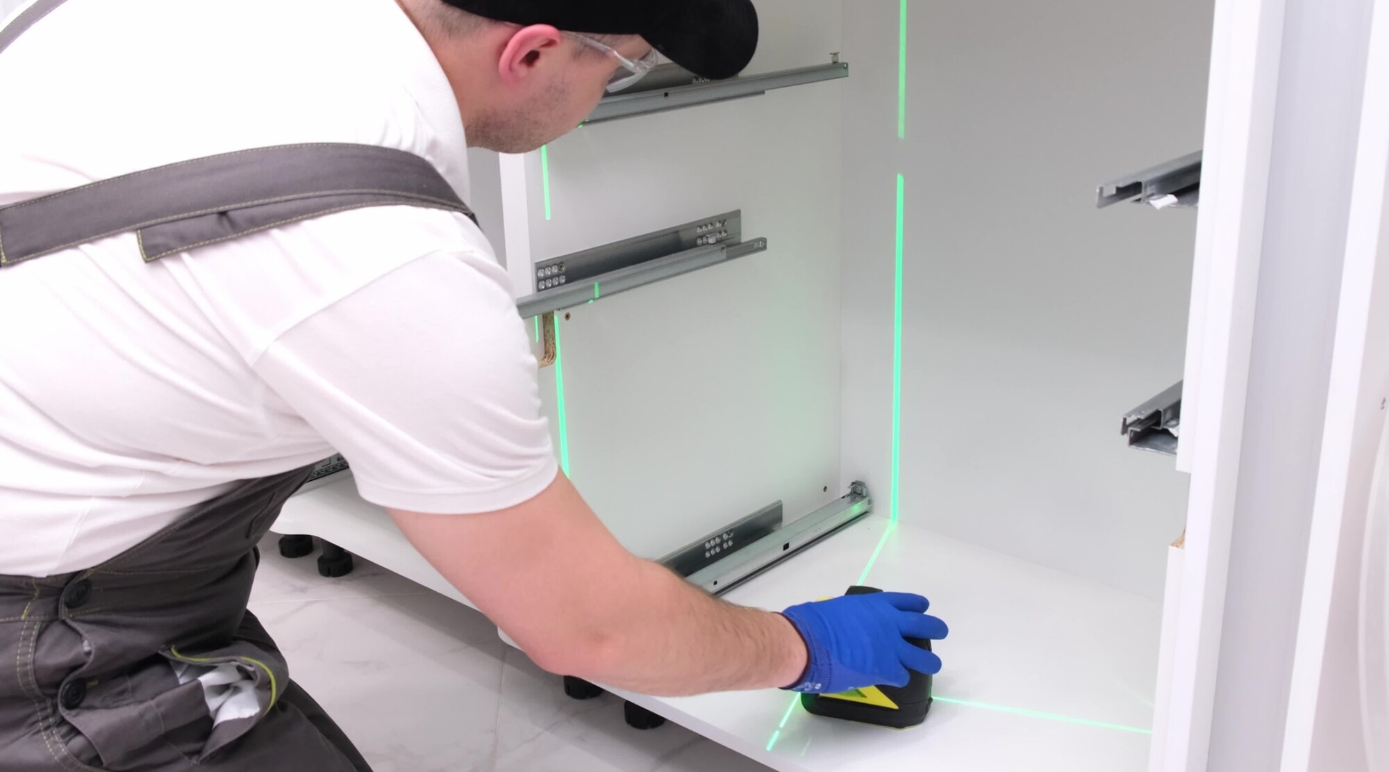 Montage d'armoires de cuisine