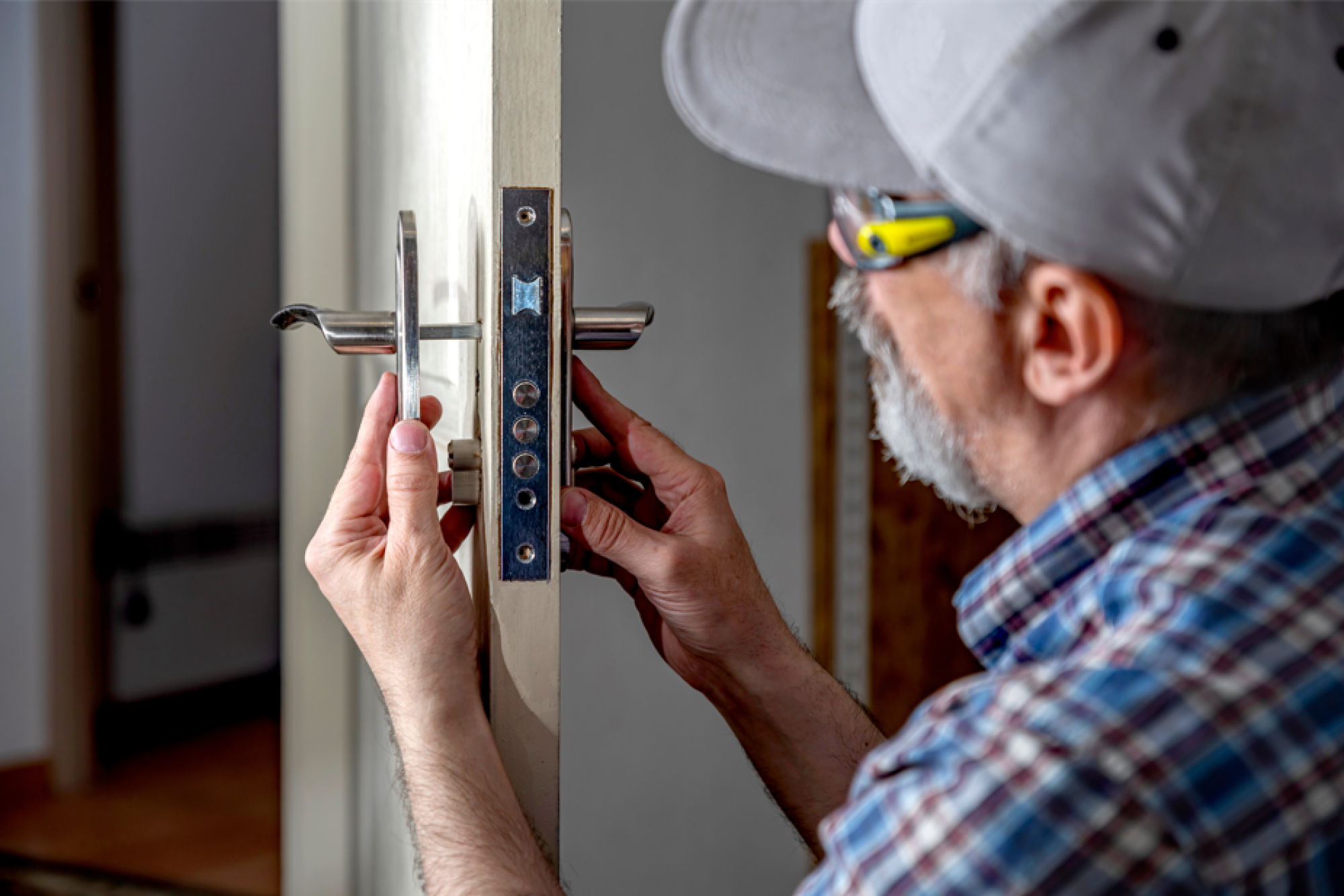 Pose de serrure à larder