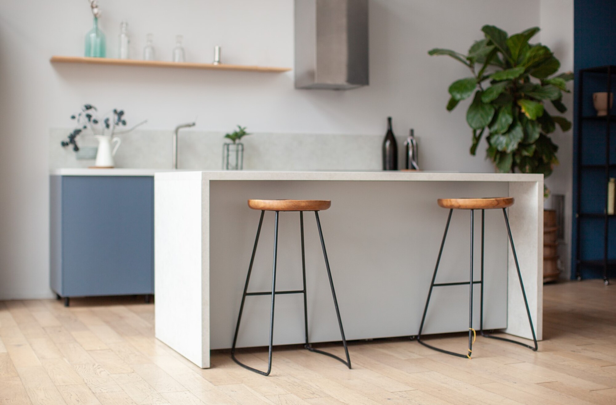 Pose de tabouret de bar