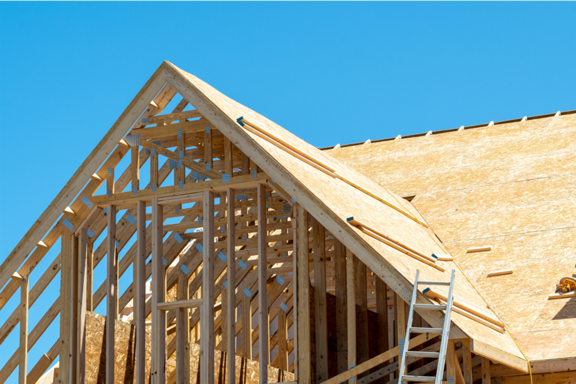 Pose d'éléments de charpente sur mesure