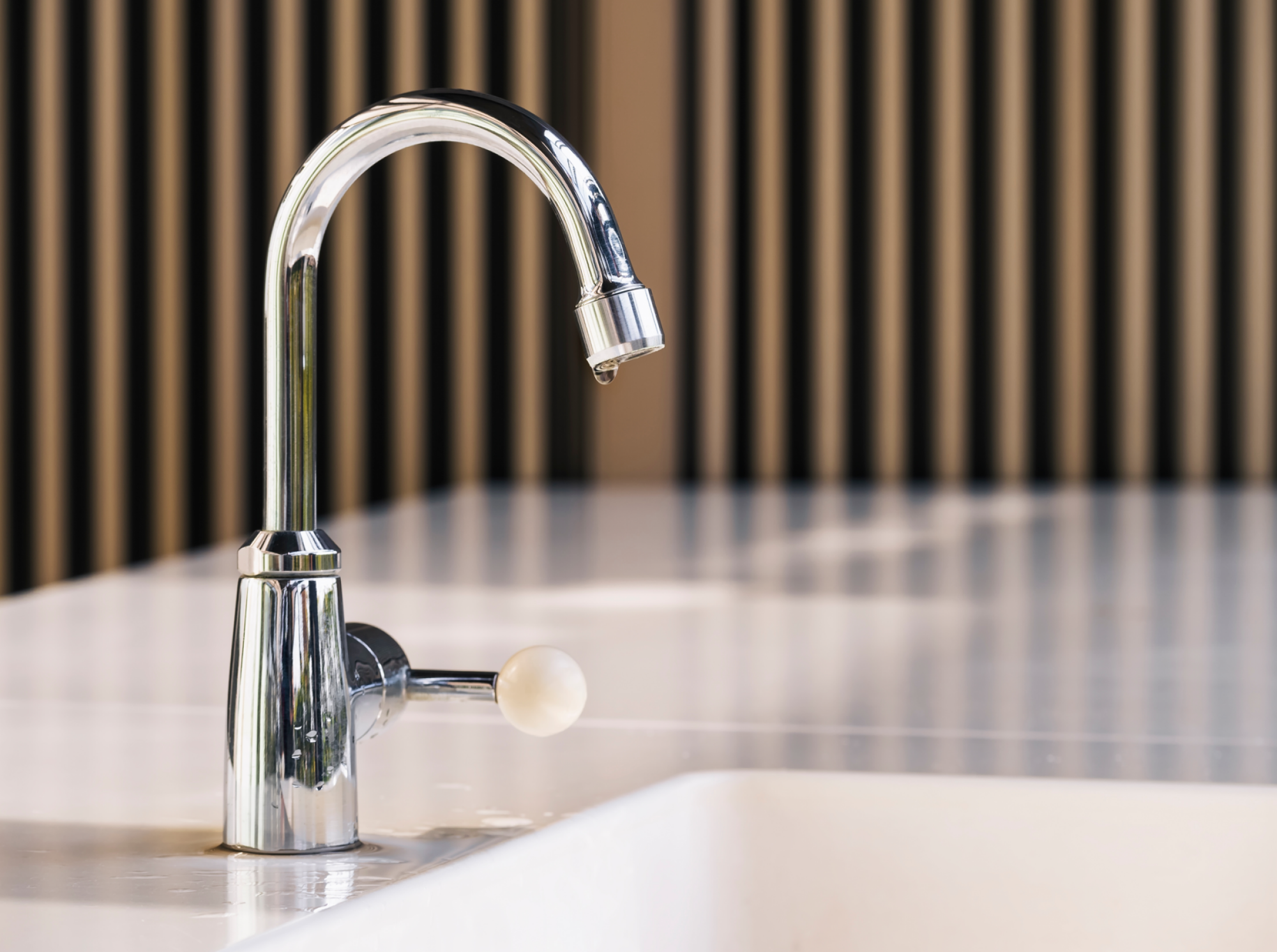 Installation de robinet à bec orientable