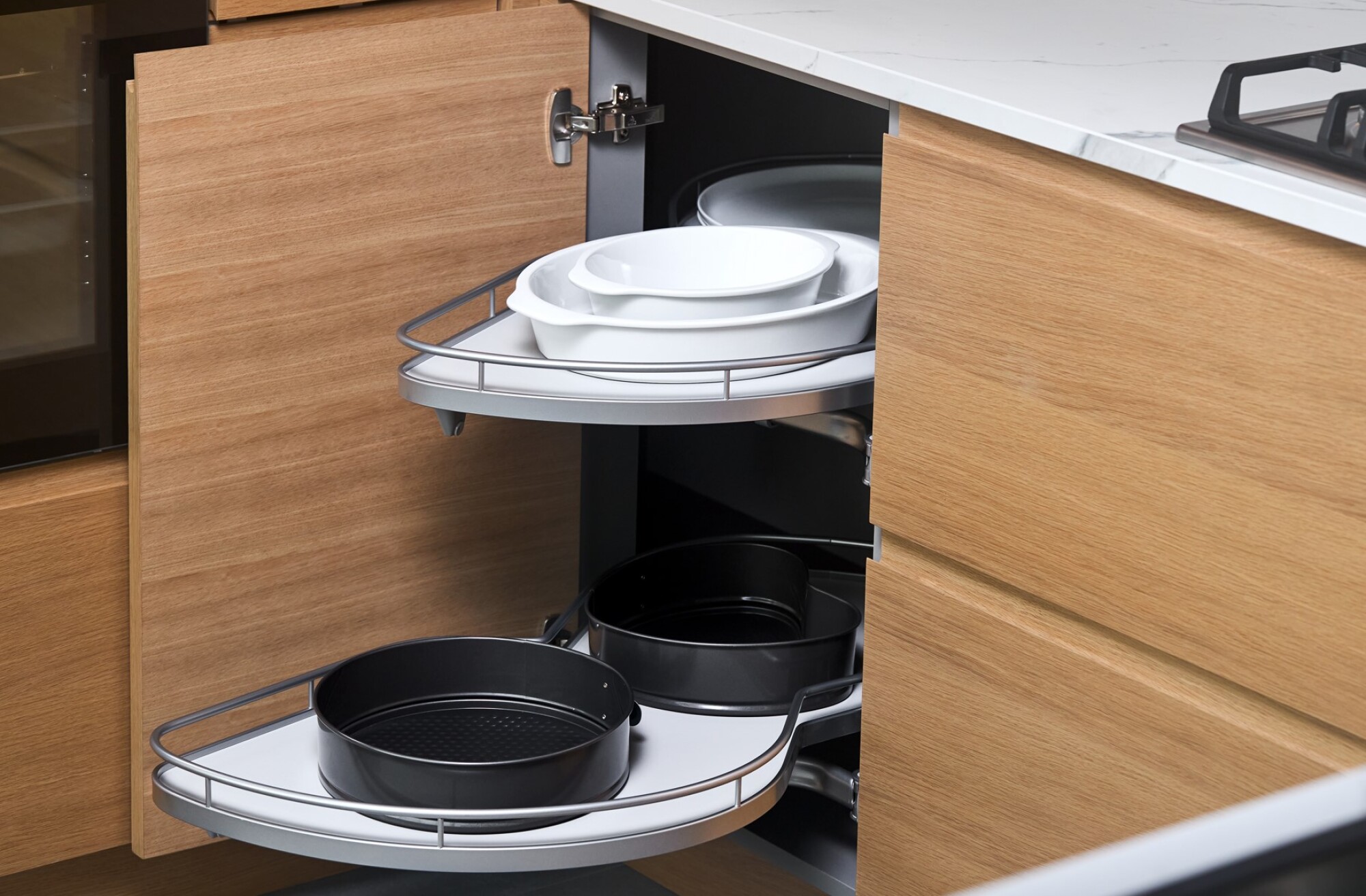 Montage de tiroirs pivotants