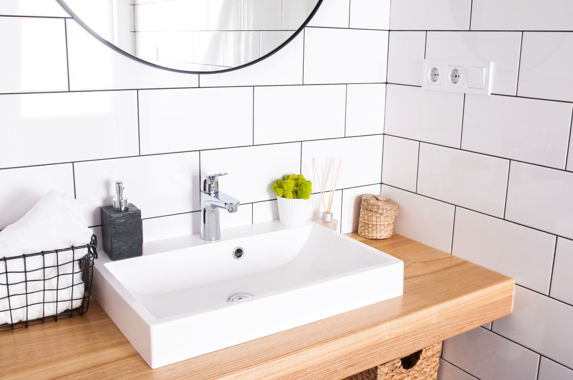 Pose carrelage autour lavabo