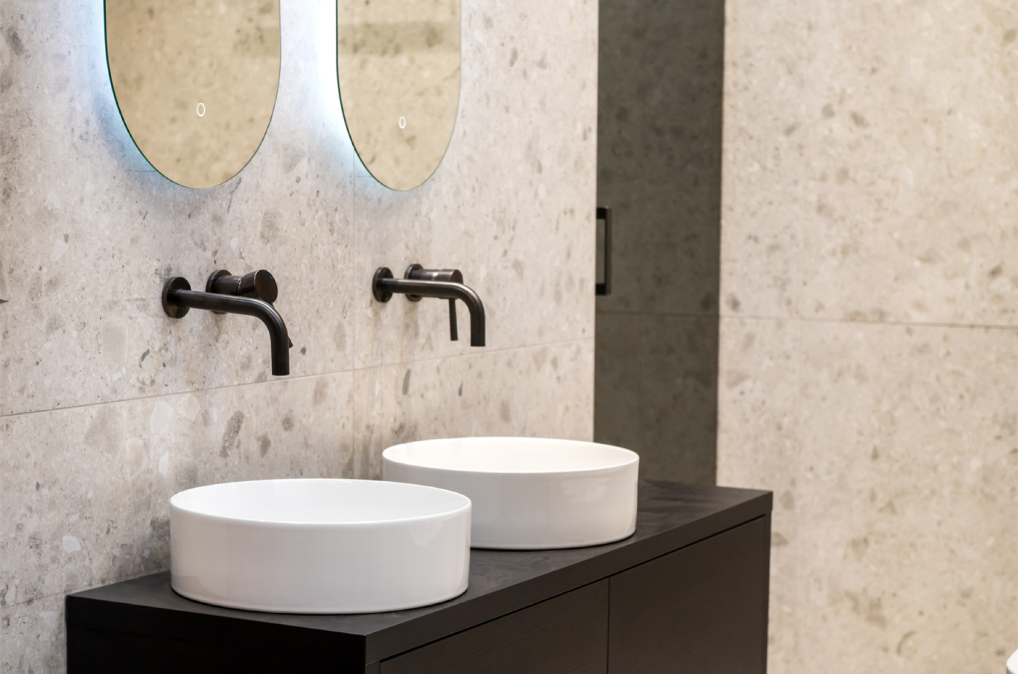 Pose de robinet mural