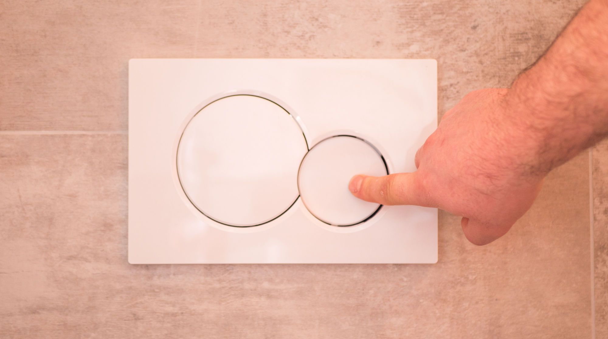 Réparation de chasse d'eau à bouton poussoir