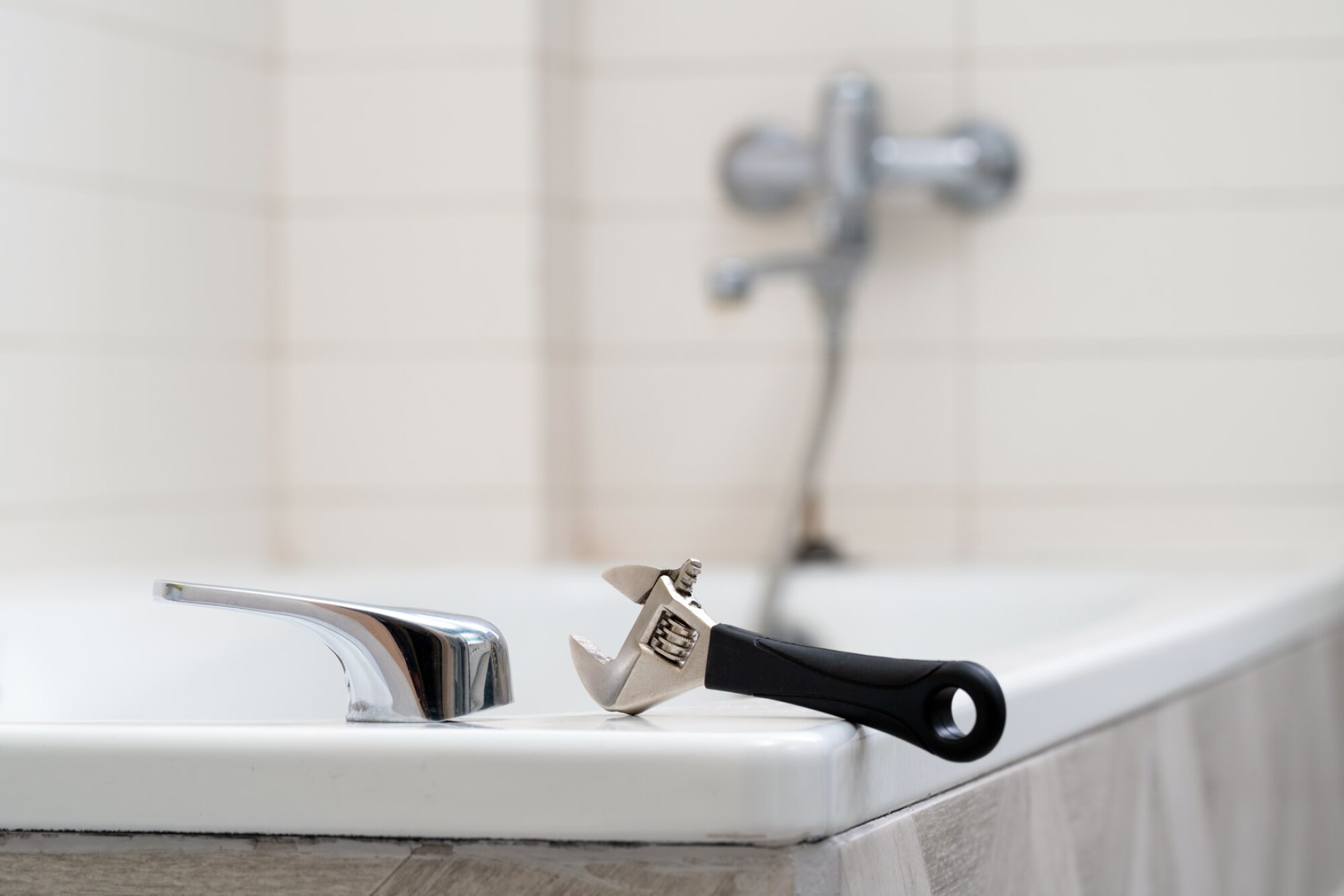 Dépose et enlèvement de l'ancienne baignoire