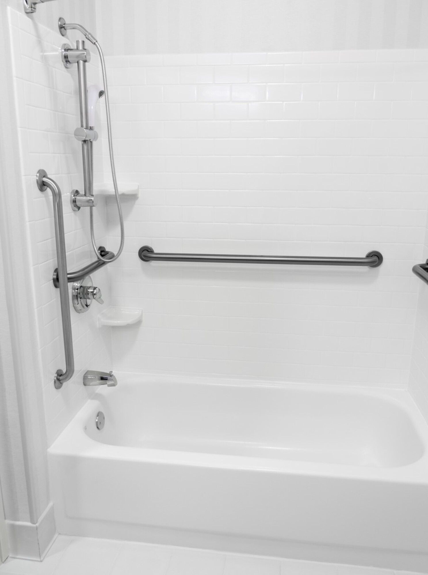 Installation baignoire avec poignées