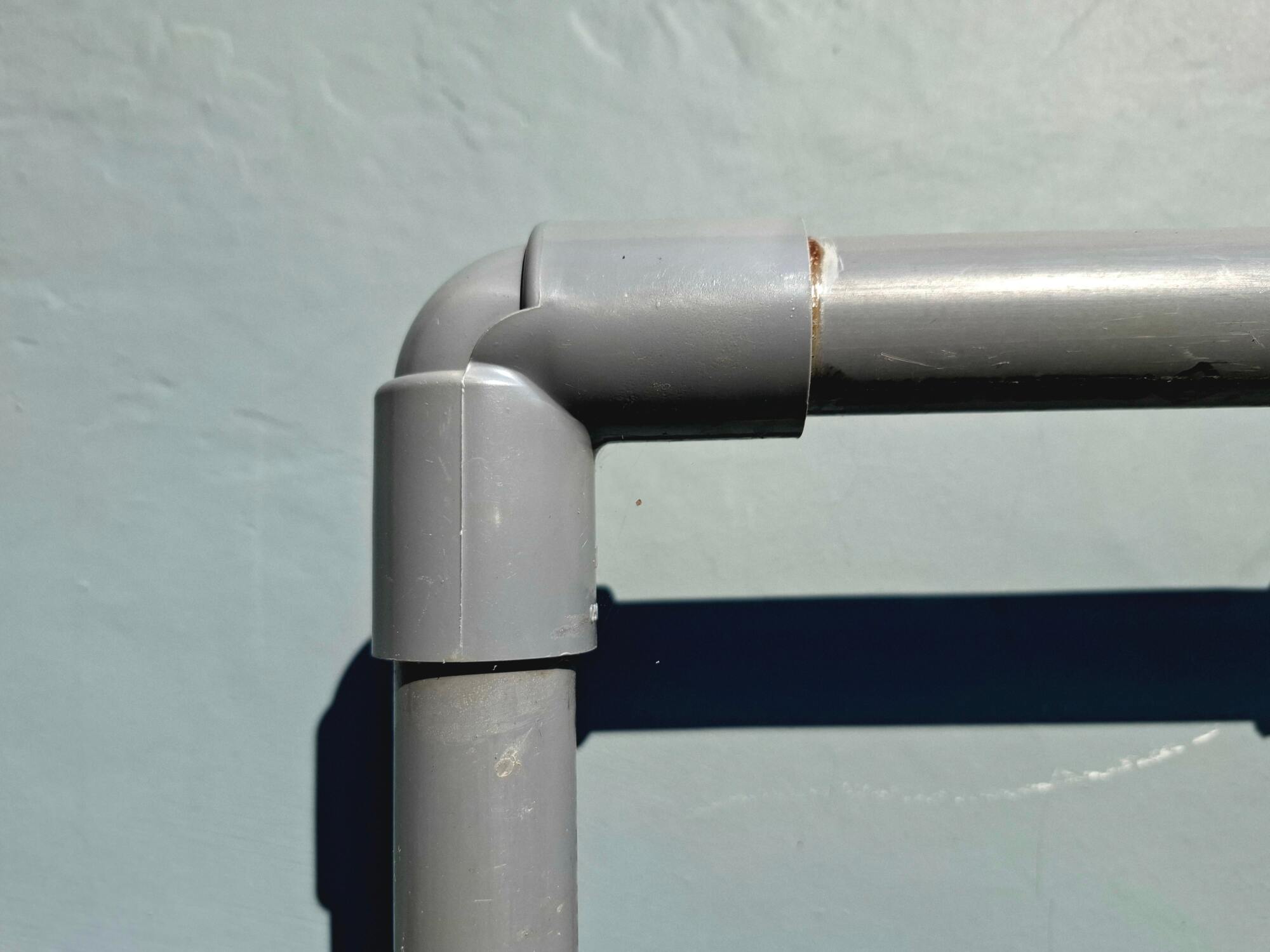 Installation de coudes PVC