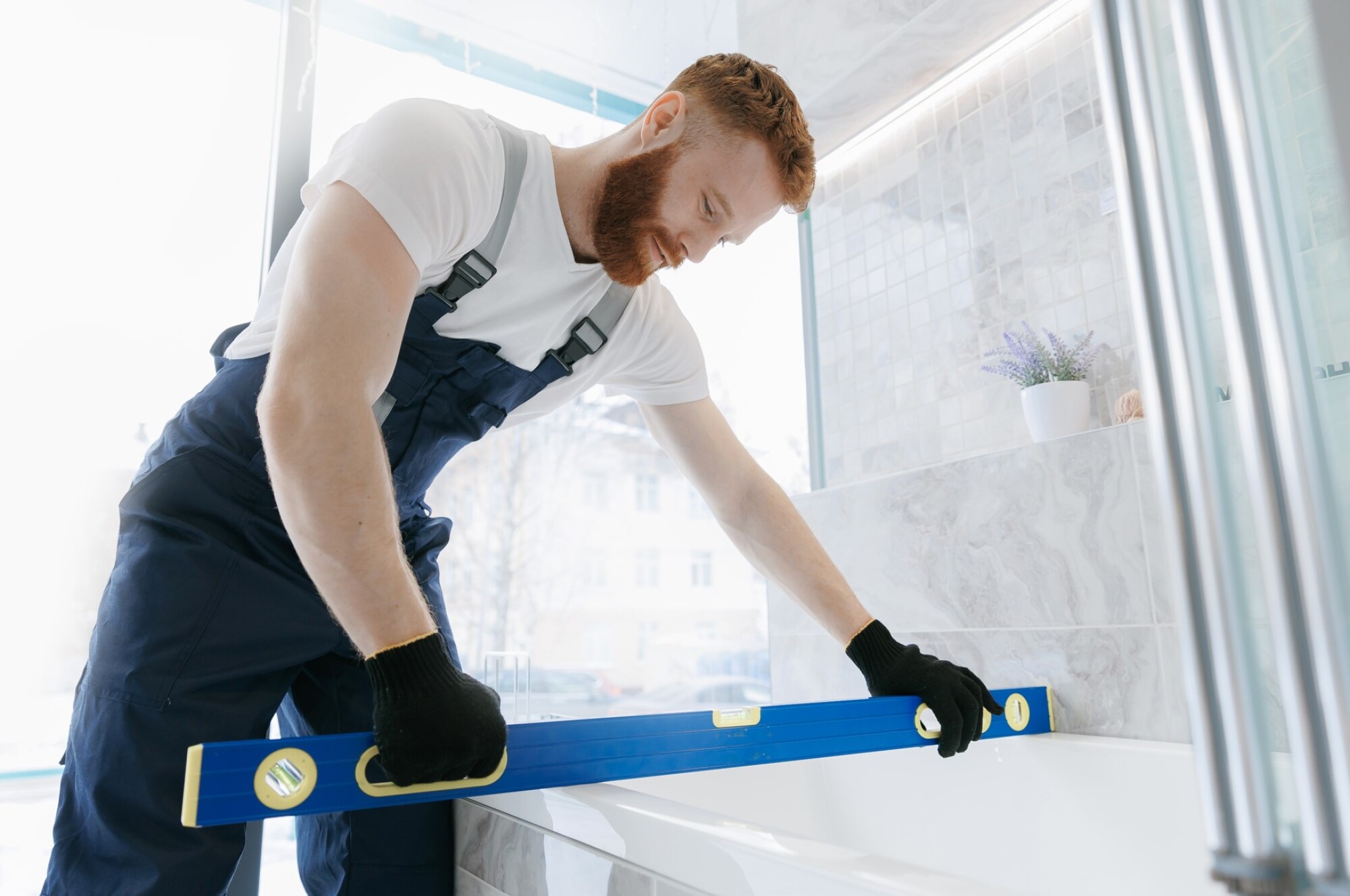 Installation et fourniture de parois de douche pour baignoire