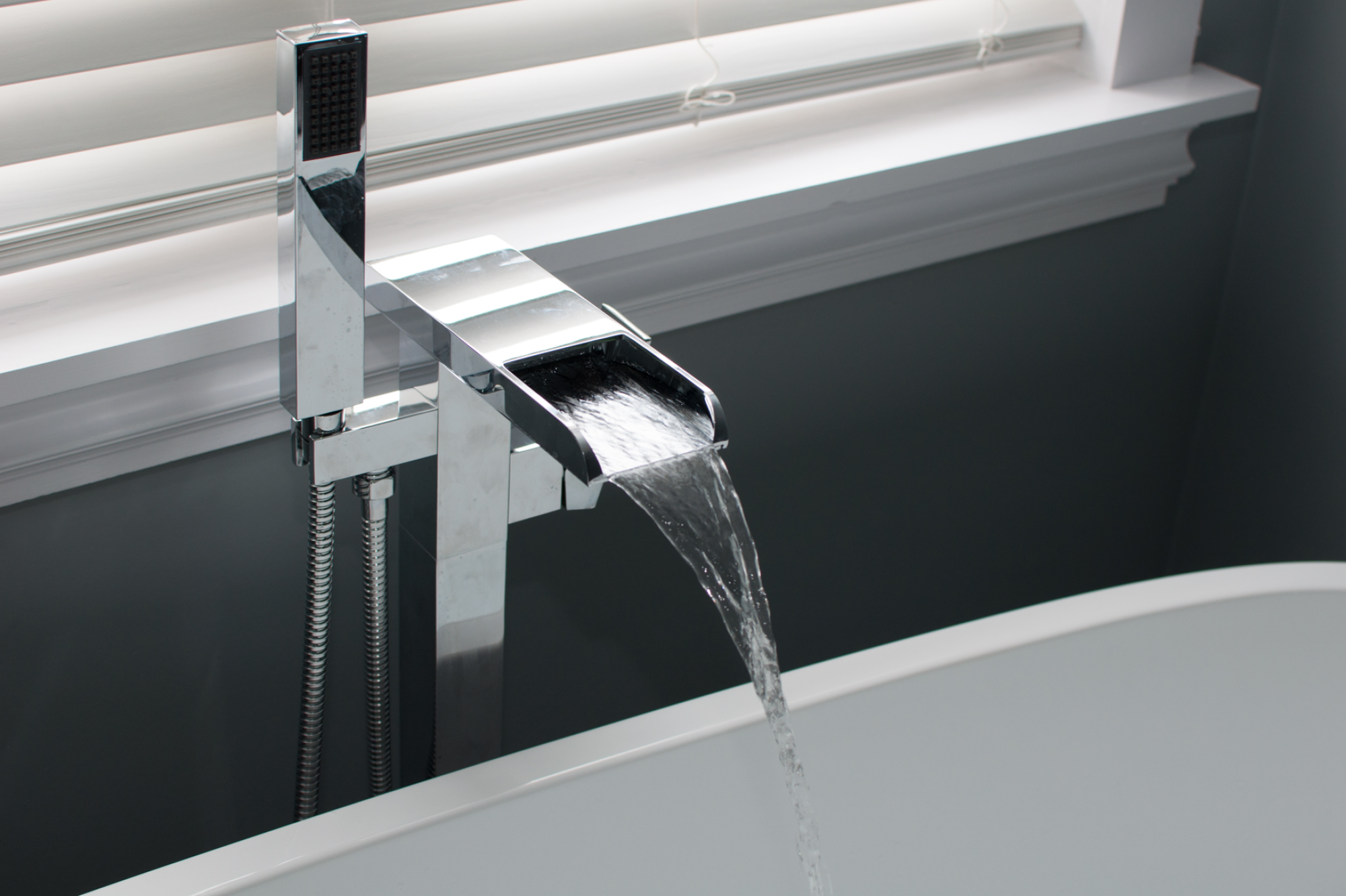 Mitigeur bain avec bec cascade