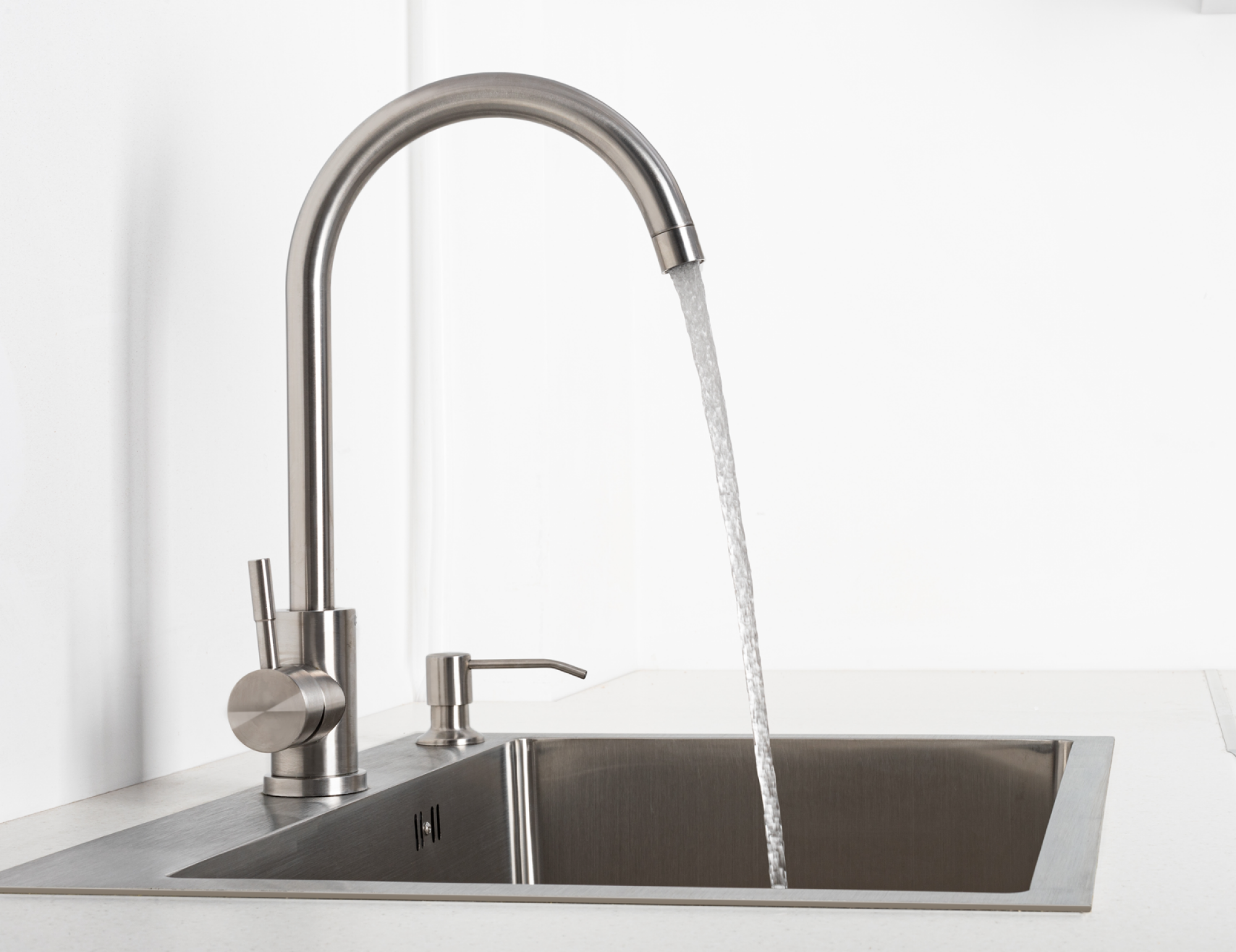 Mitigeur de lavabo en acier brossé